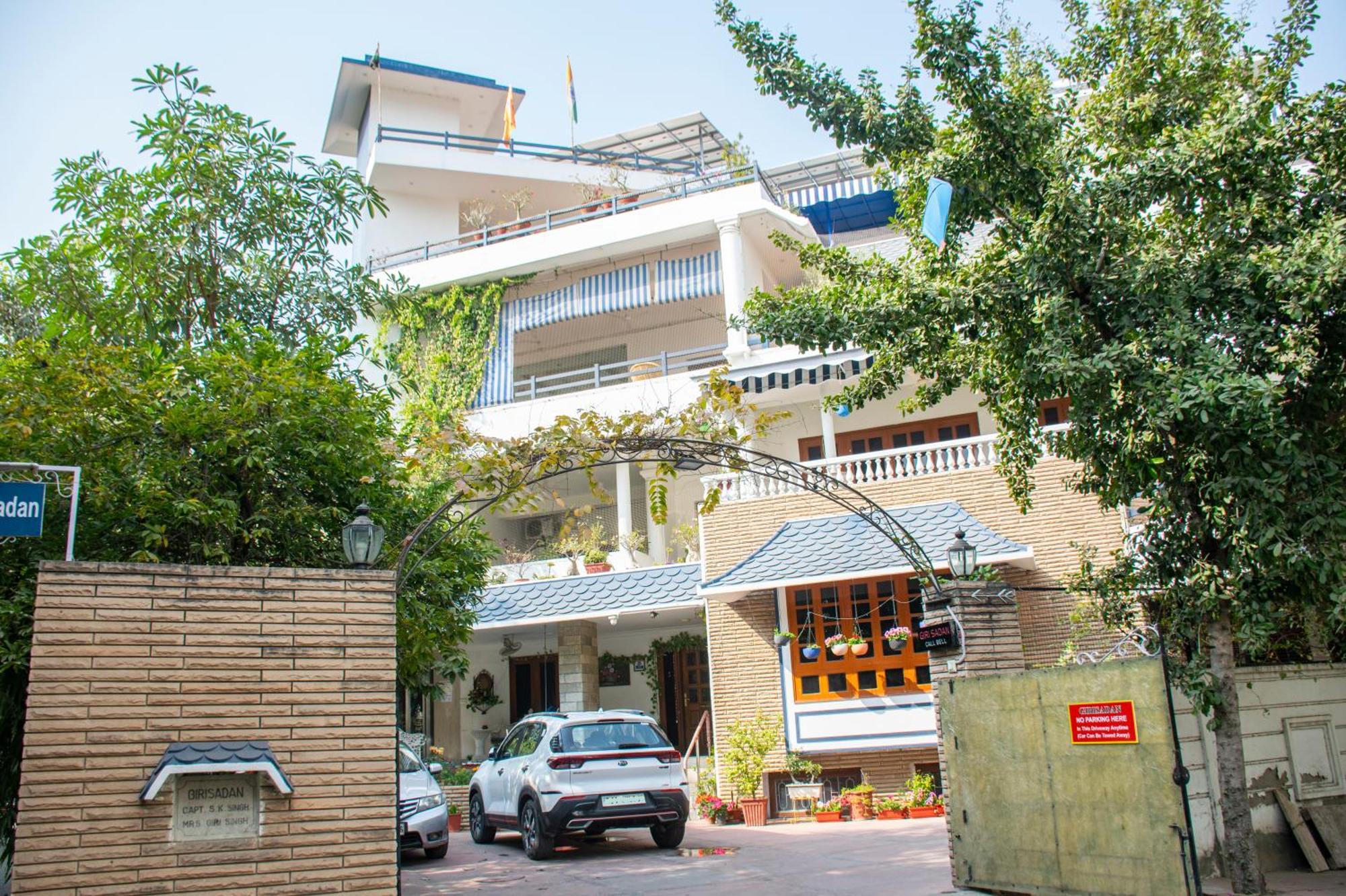 Girisadan Boutique