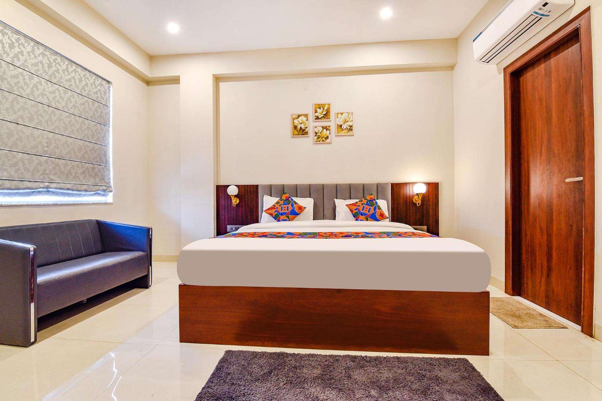 Hotel Fabhotel Pravaasam Residency