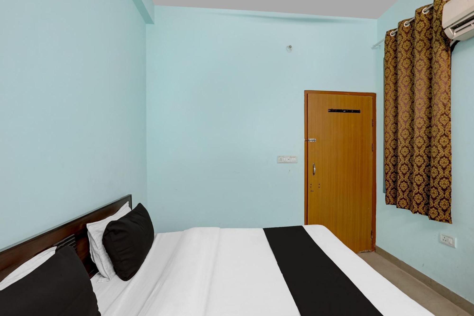 Hotel Oyo Shyam & Restaurant 3*