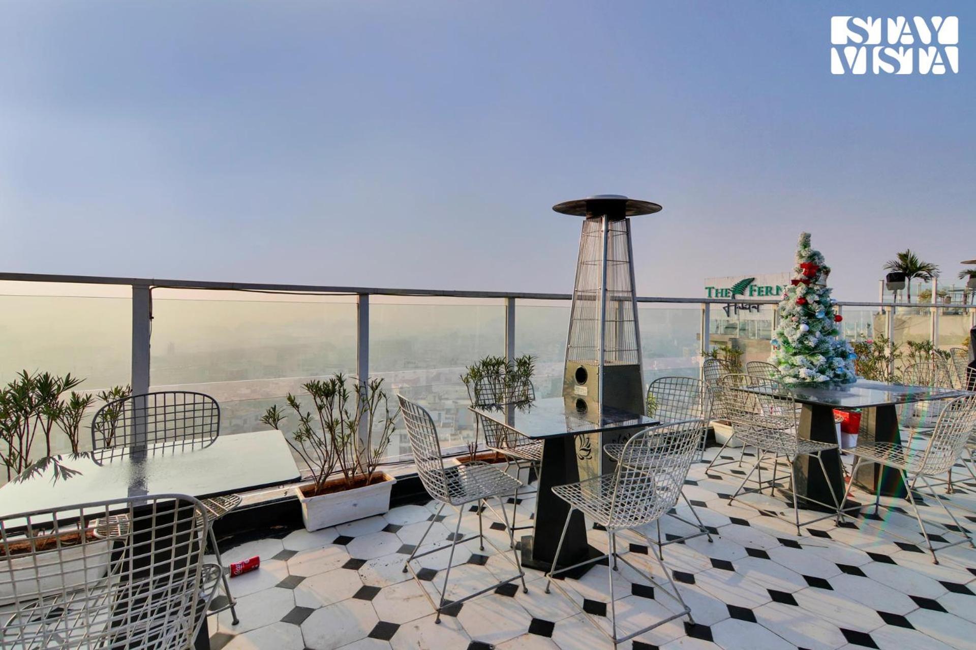 Stayvista's Skyline - Urban Oasis With Terrace, Gym & Bar Apartment *