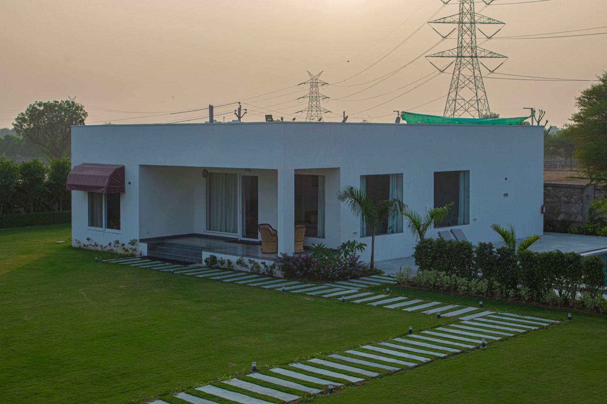 The Peace- A Luxury Private Pool Farm stay Jaipur