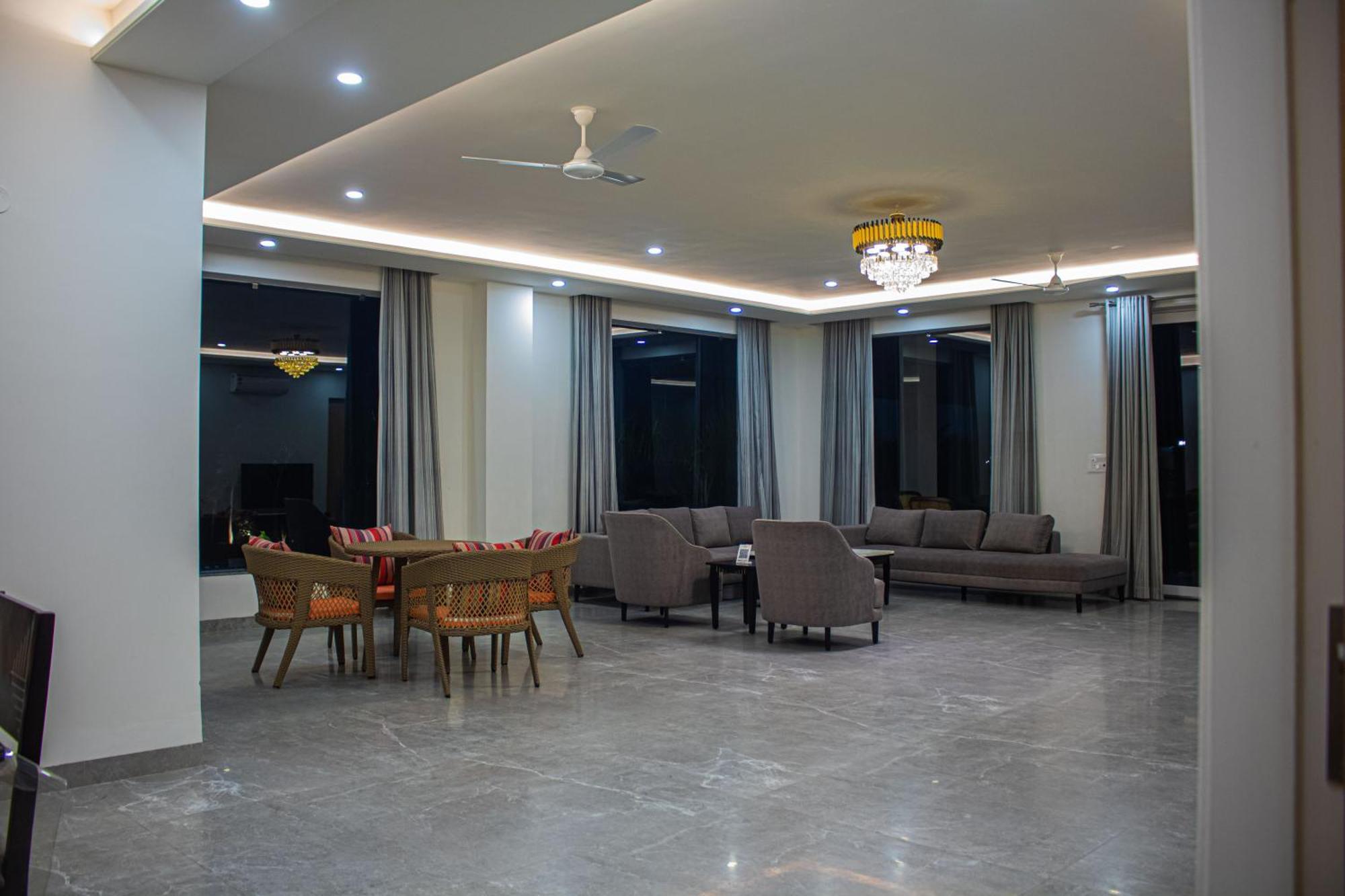 The Peace- A Luxury Private Pool Farm stay Jaipur