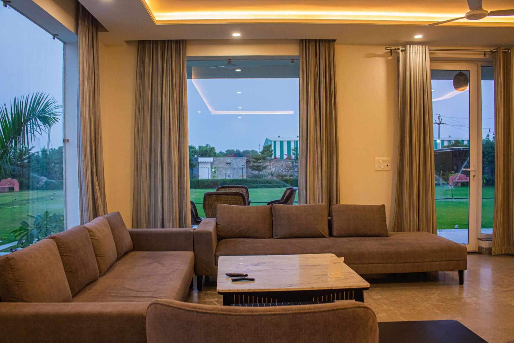 The Peace- A Luxury Private Pool Farm stay *