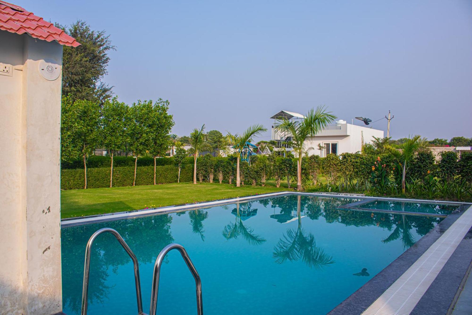 The Peace- A Luxury Private Pool Farm stay *