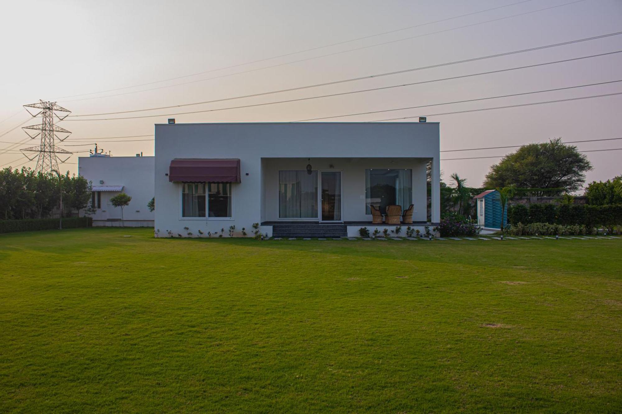 The Peace- A Luxury Private Pool Farm stay Jaipur