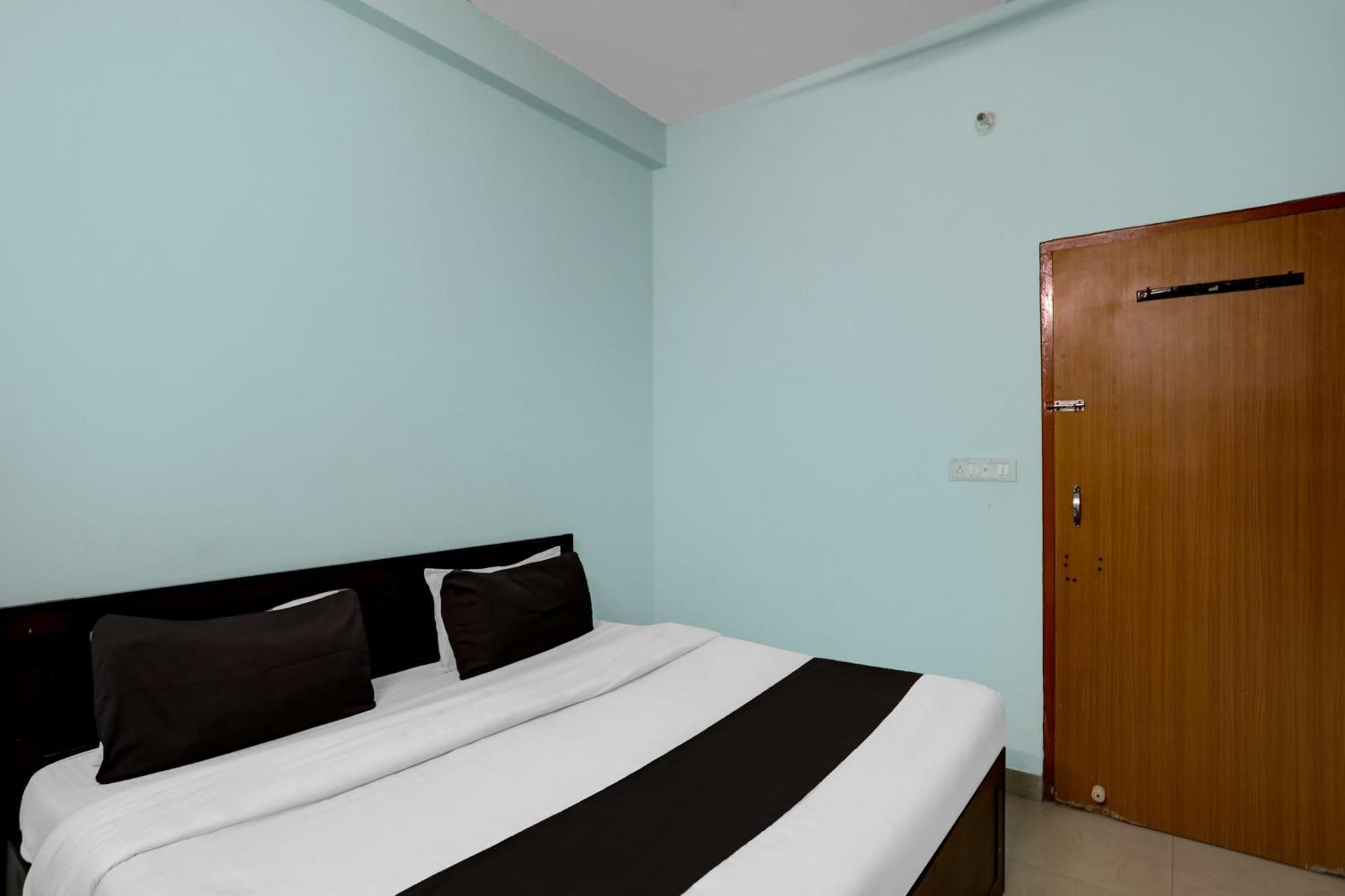 Hotel Oyo Shyam & Restaurant 3*