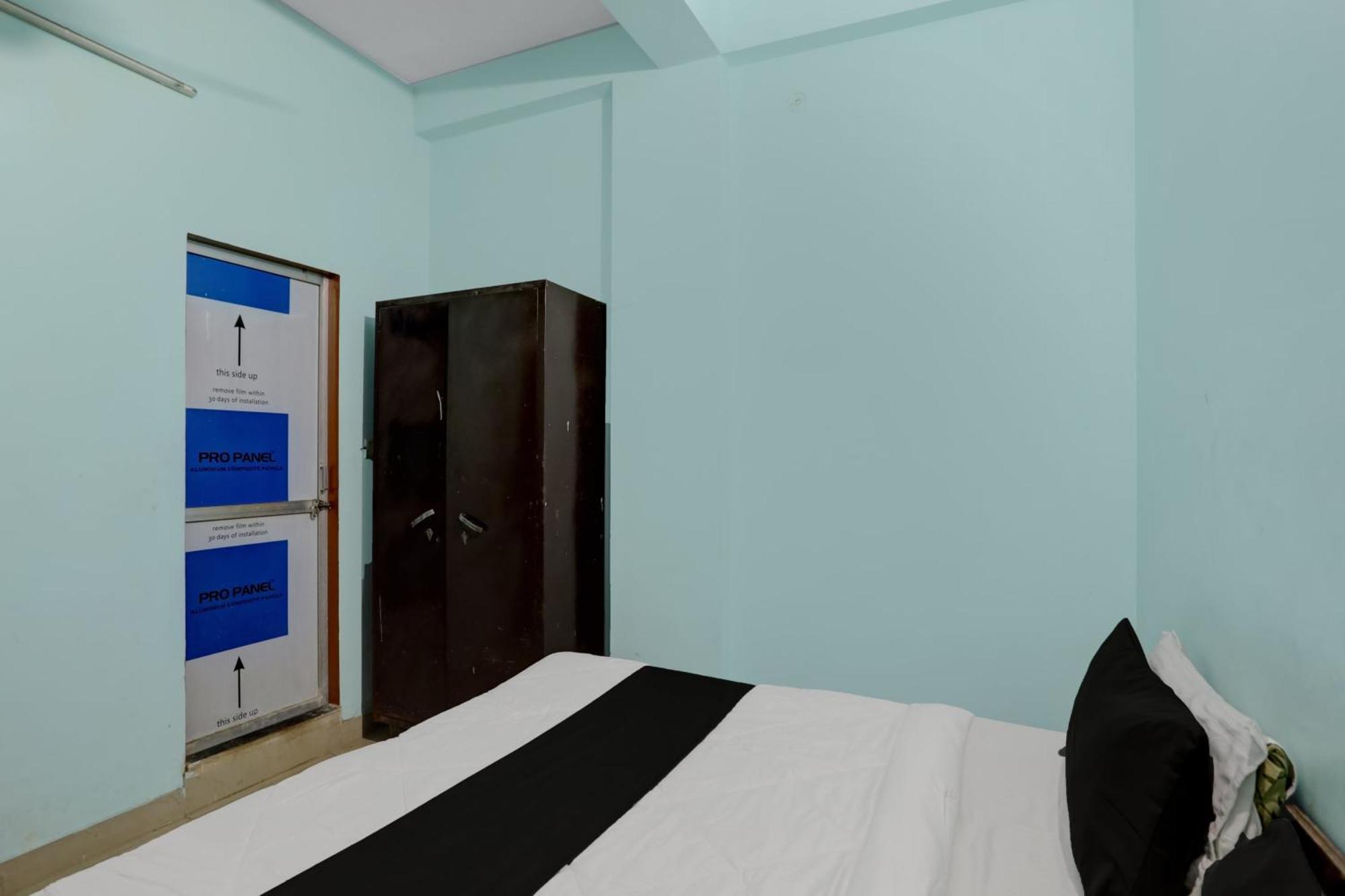 Oyo Shyam & Restaurant Hotel