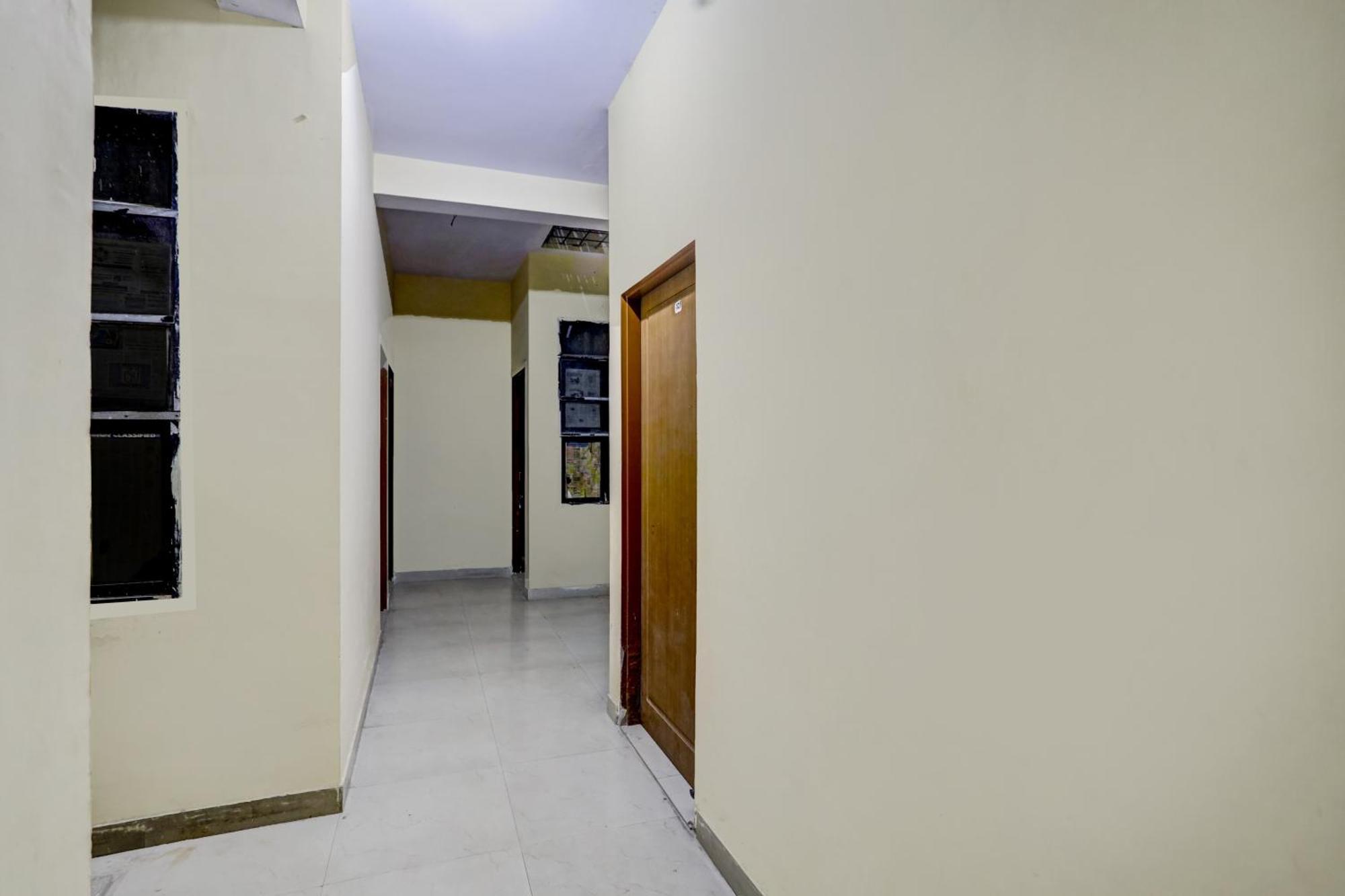 Oyo Shyam & Restaurant Hotel 3*