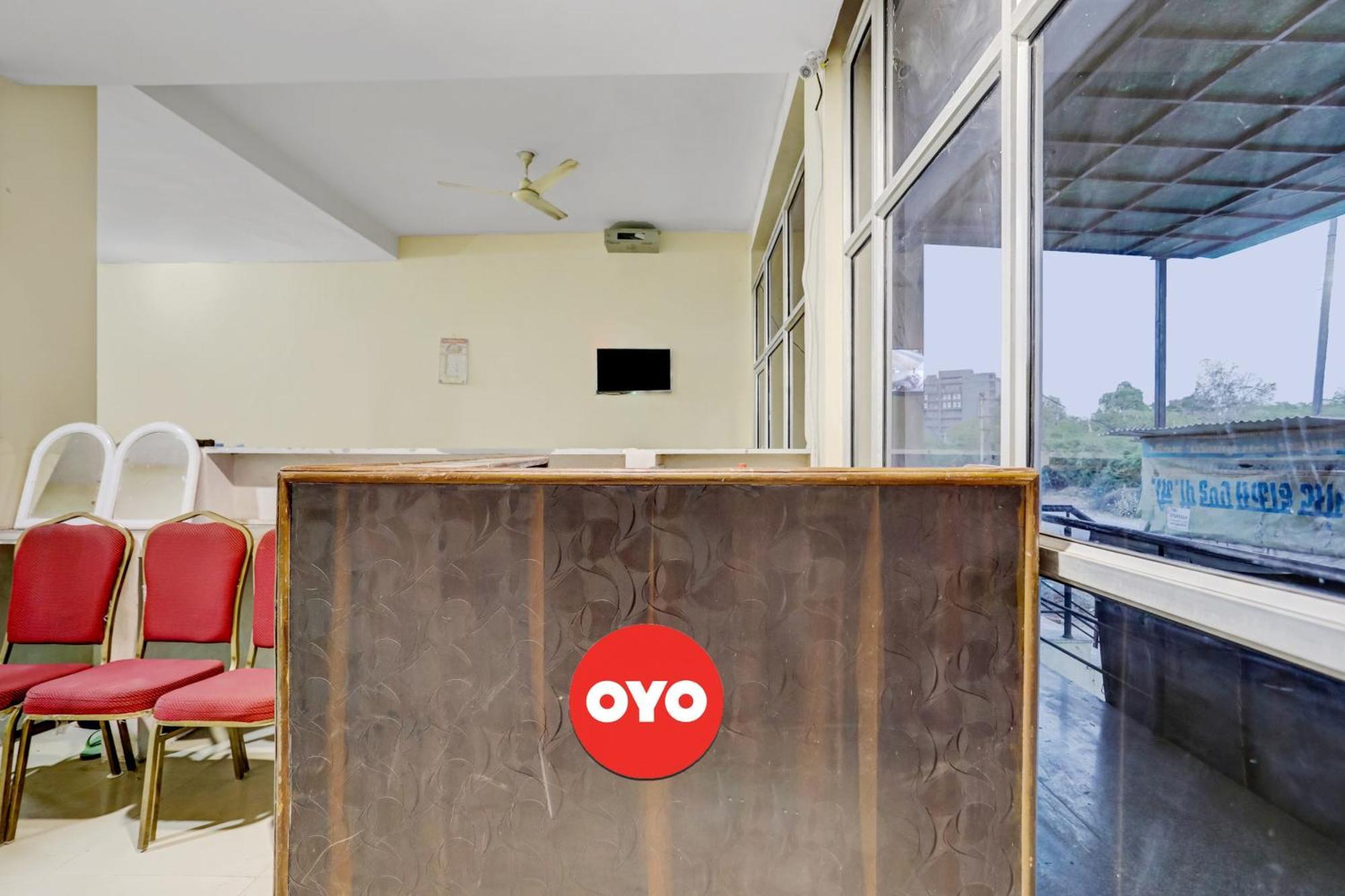 Oyo Shyam & Restaurant Hotel