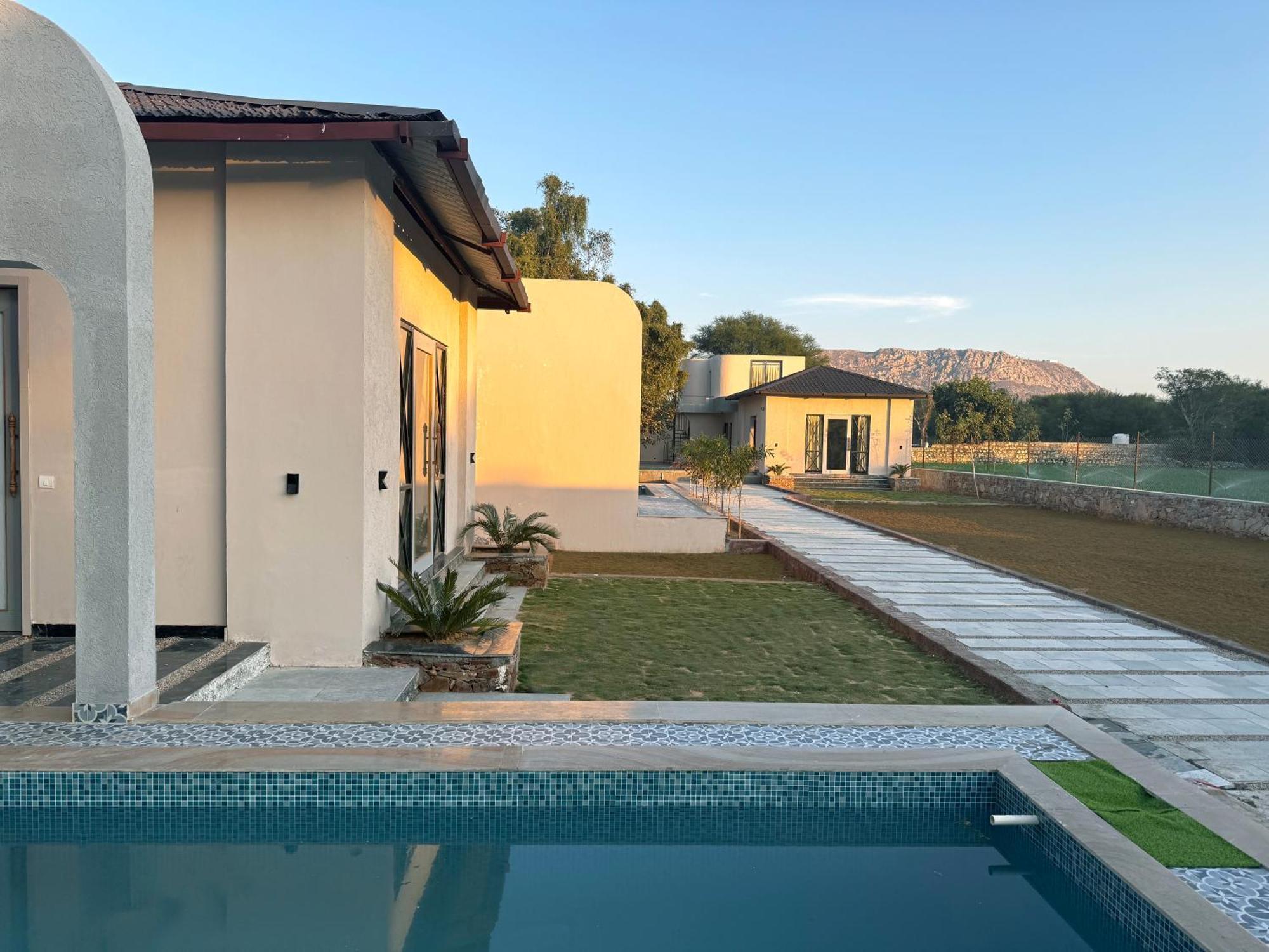 Sakura - Pool Side Farm Villa