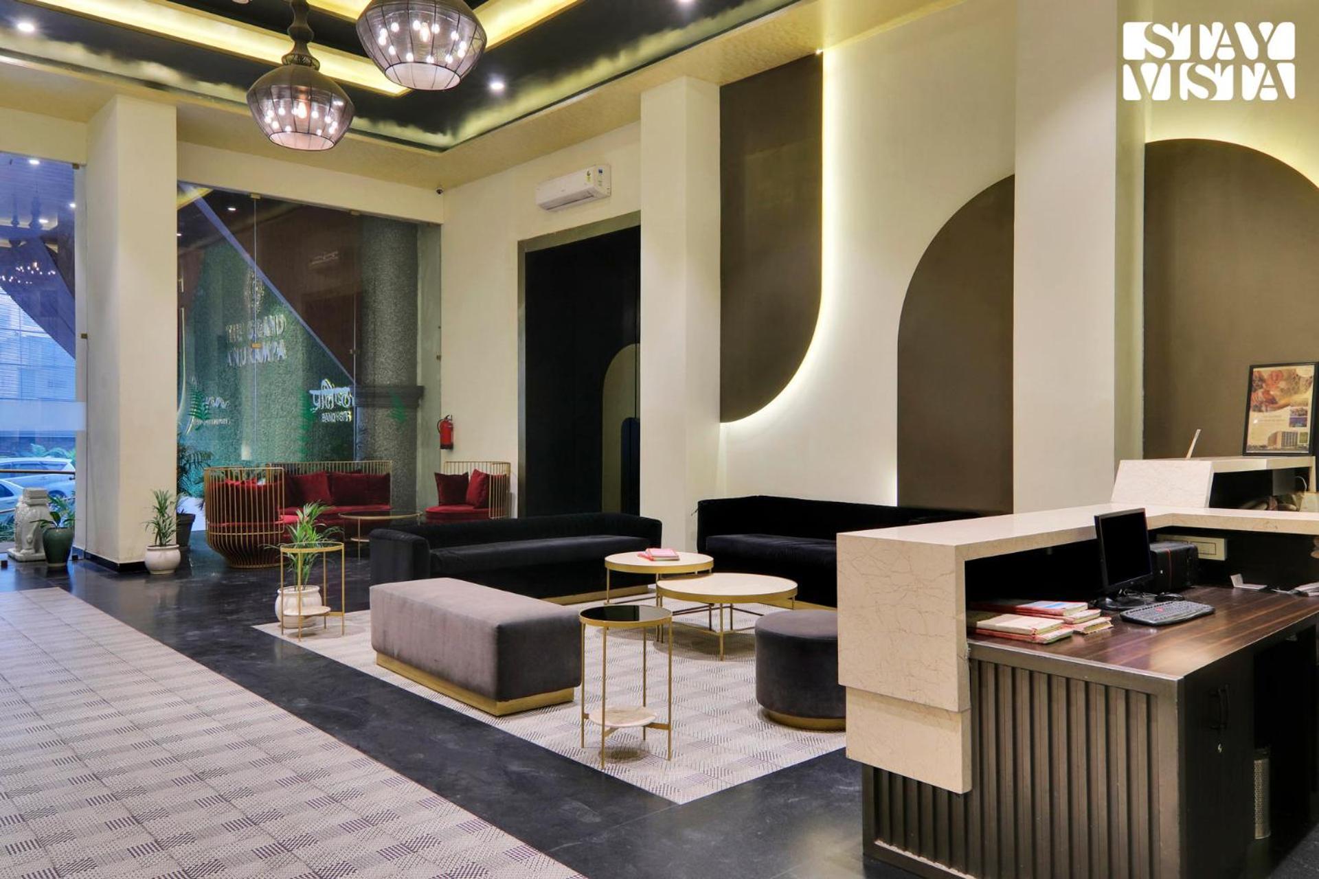 Stayvista's Skyline - Urban Oasis With Terrace, Gym & Bar Apartment