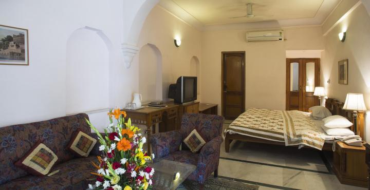 Hotel Chirmi Palace
