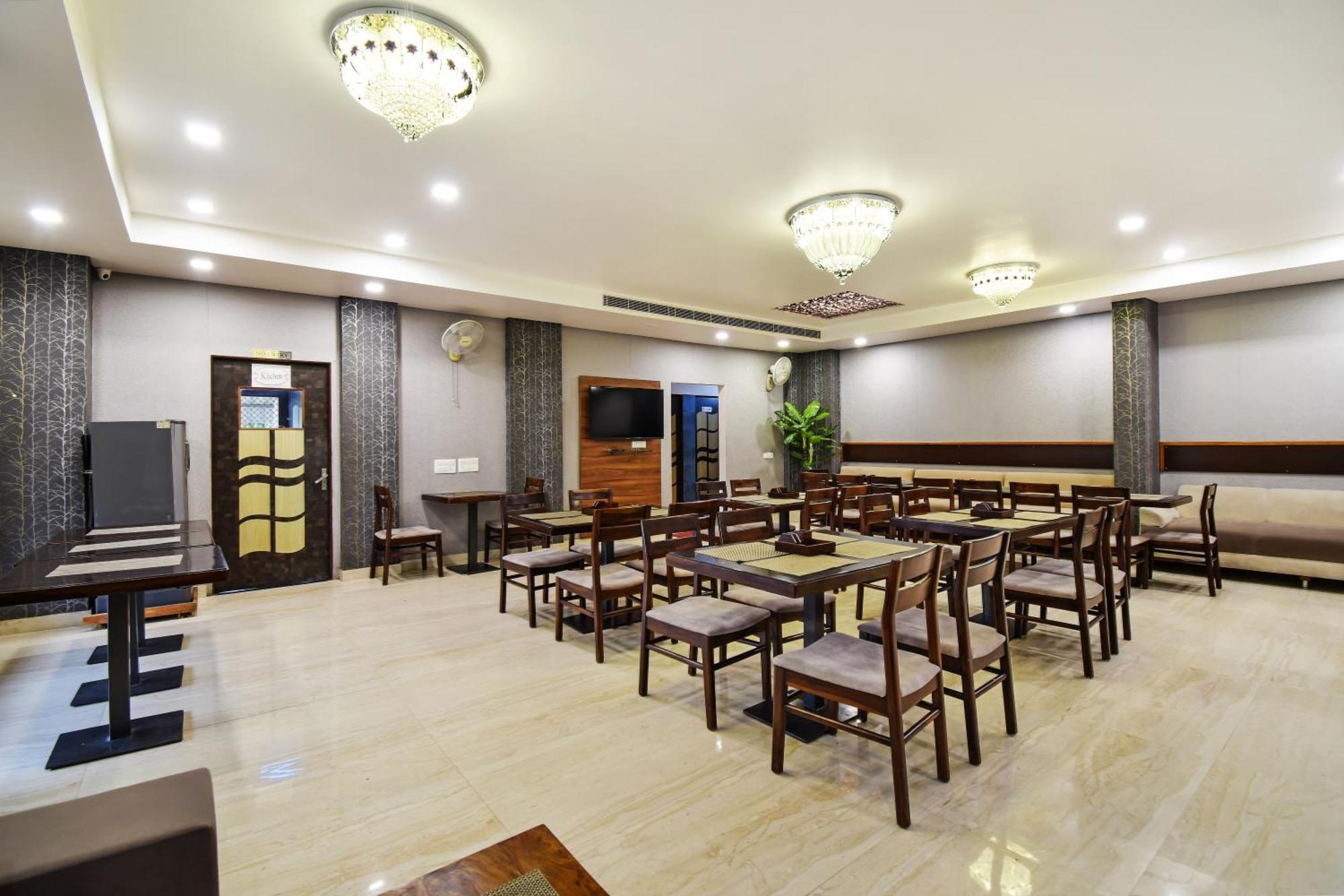 Collection O Guru Kripa Hotel Jaipur