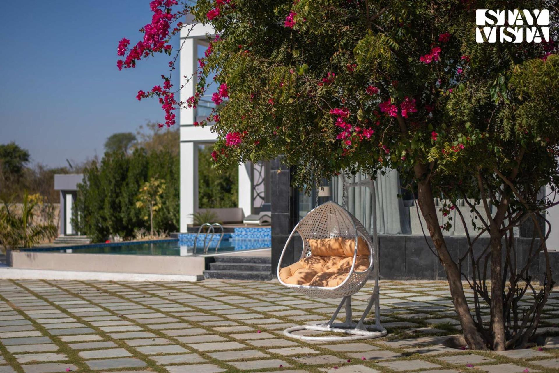 Stayvista's Avadh Vatika - Mountain-view With Outdoor Pool, Lawn Featuring A Gazebo & Bar * Jaipur