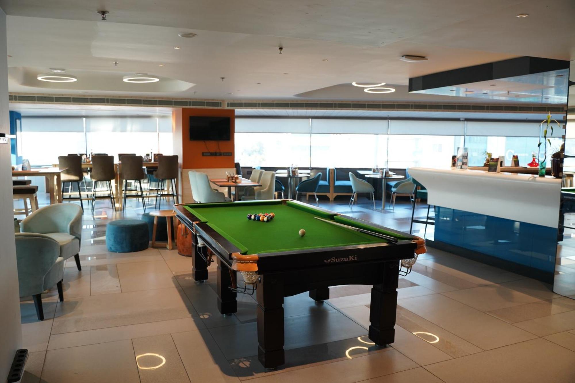 Express & Gopalpura Hotel 4*