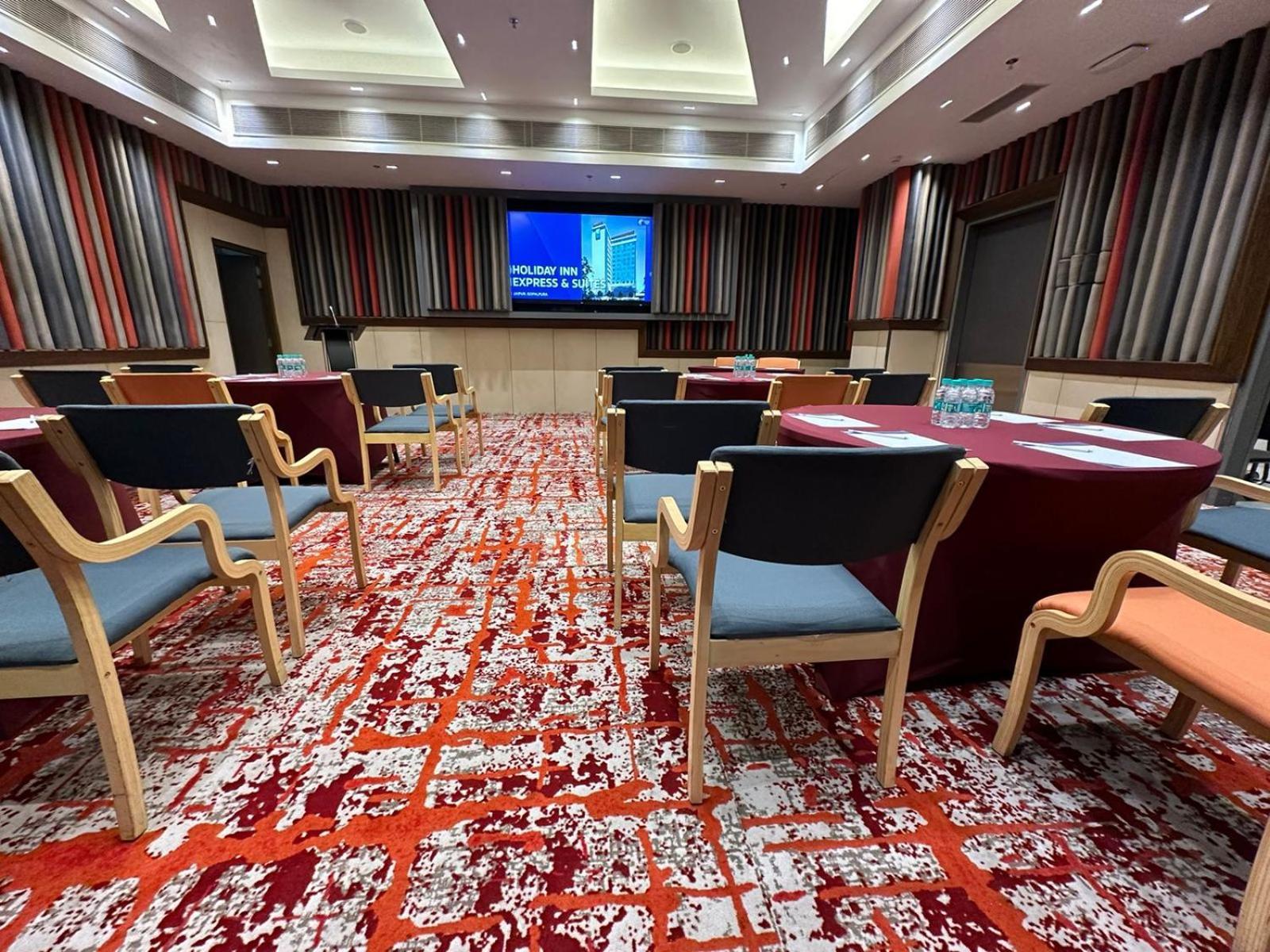 Express & Gopalpura 4*