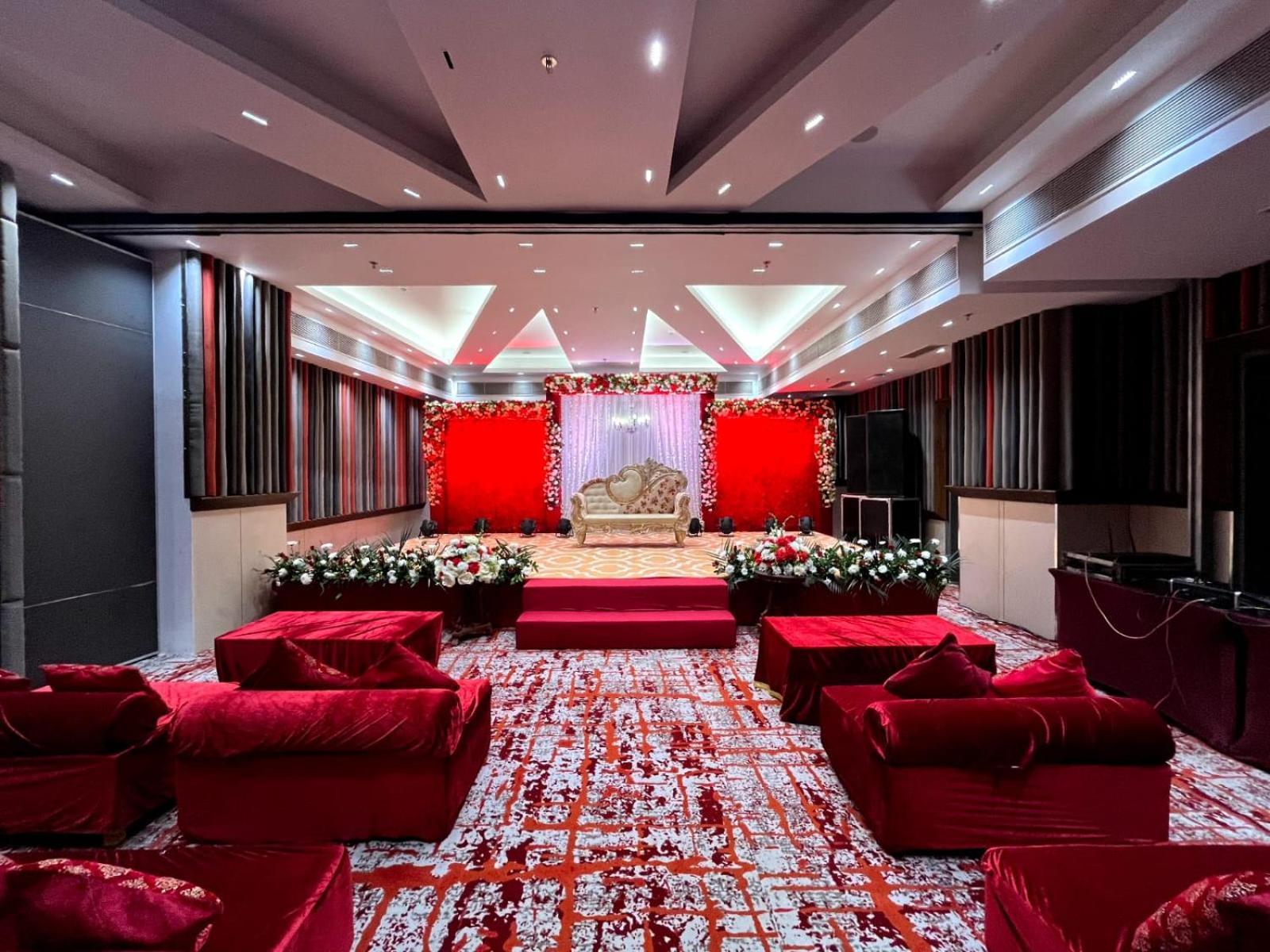Hotel Express & Gopalpura 4*