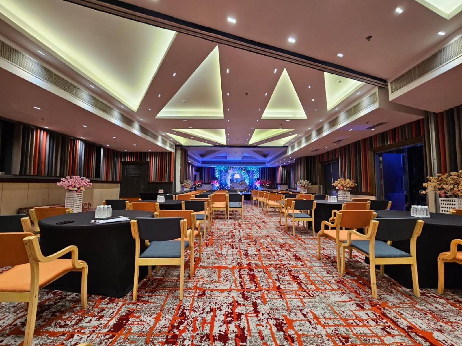Express & Gopalpura 4*