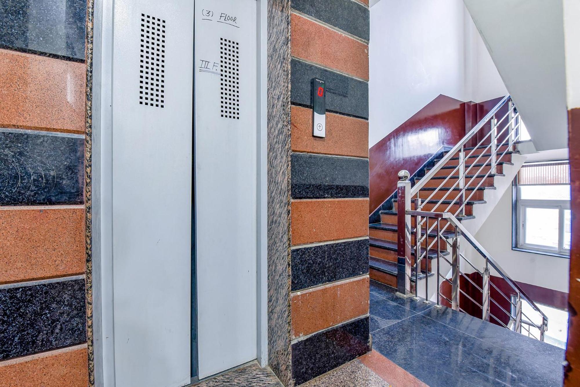 Fabhotel Diamond Key Hotel