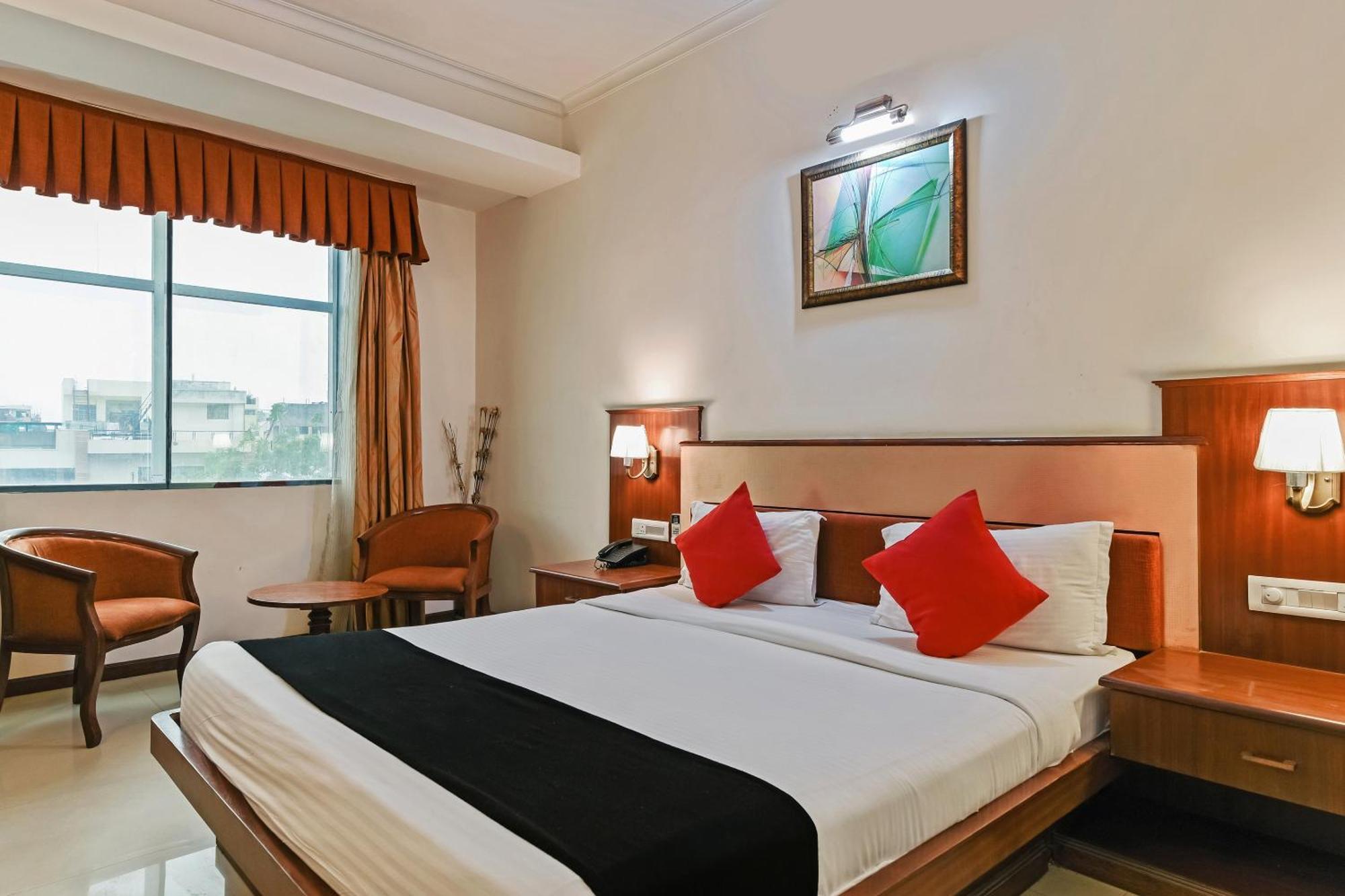 Royal Empire Hotel 3*