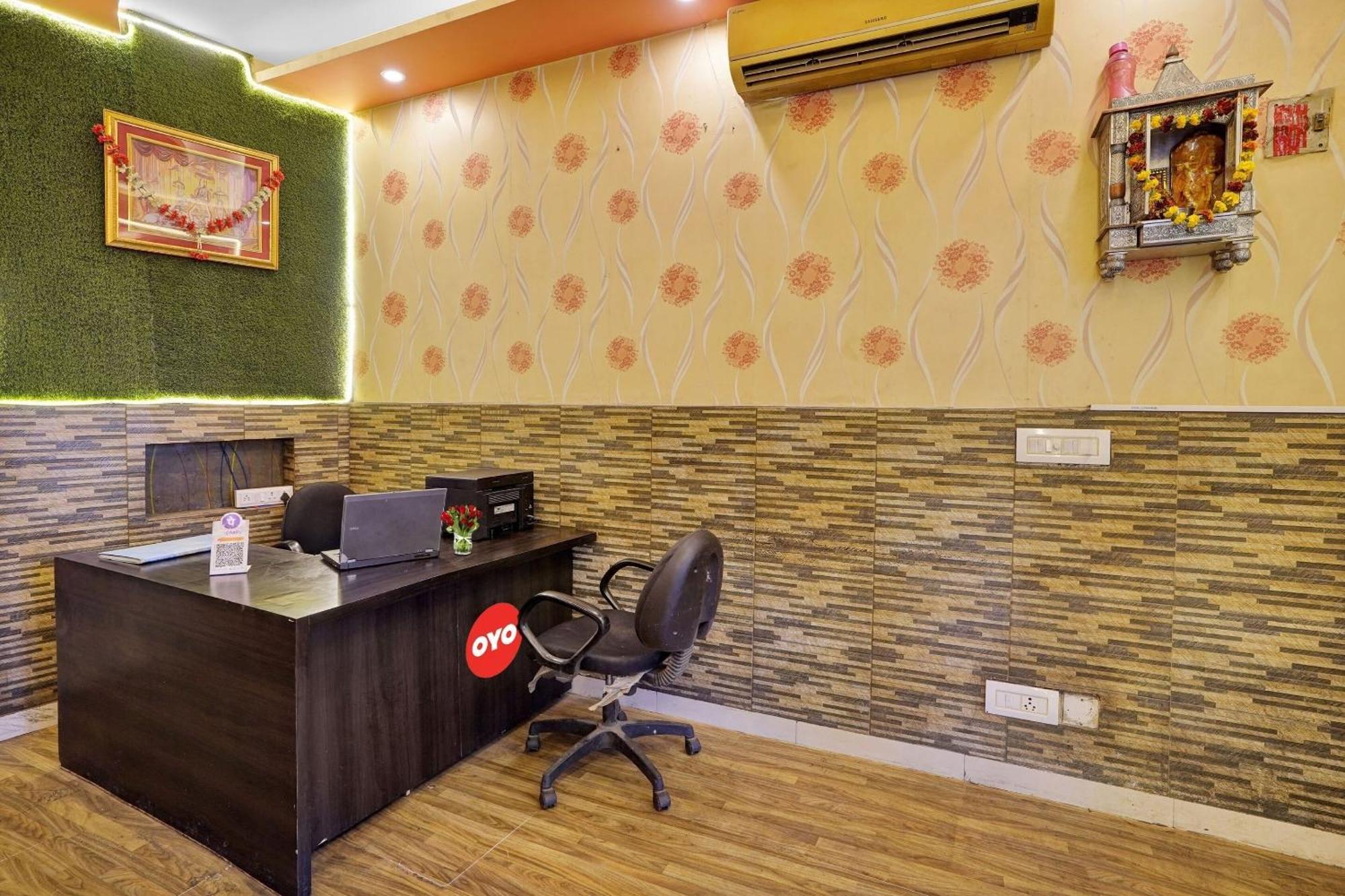 O Swastik & Restaurant Hotel 4*