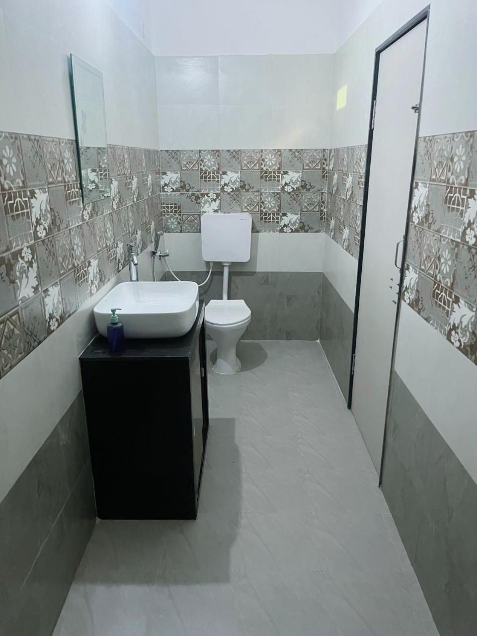 Wayside 13 * Jaipur