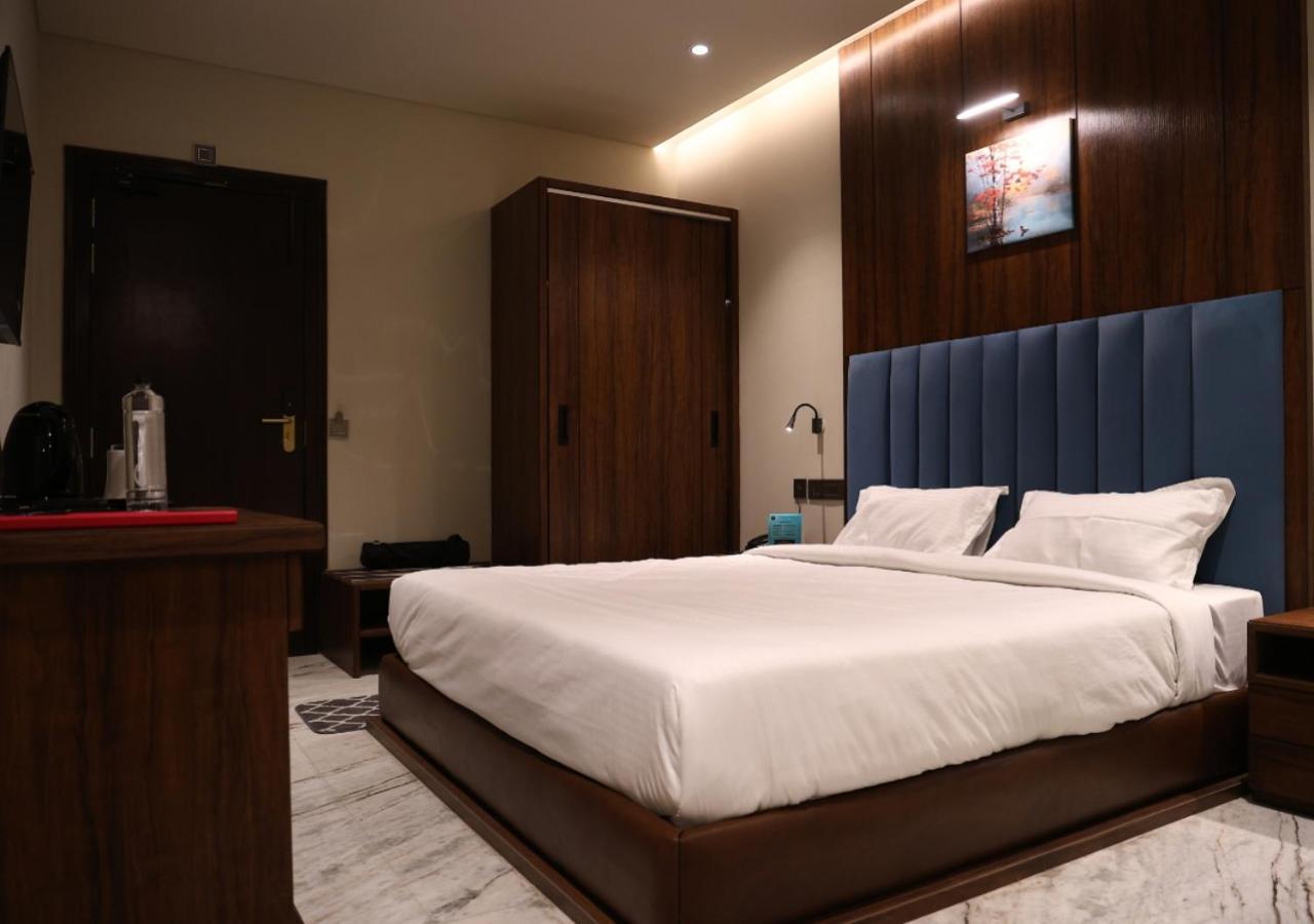 Starr Club 3*