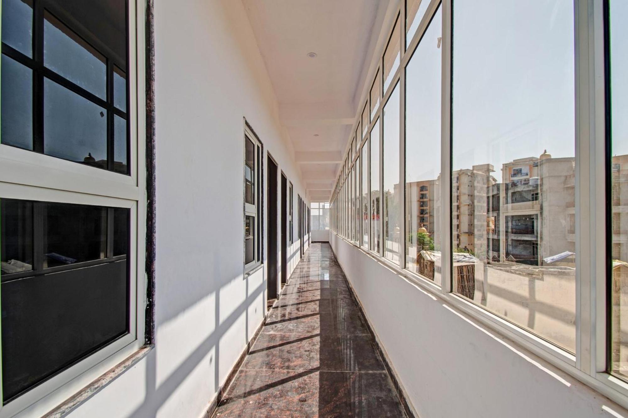 Oyo Flagship Rajshree Hotel 3*