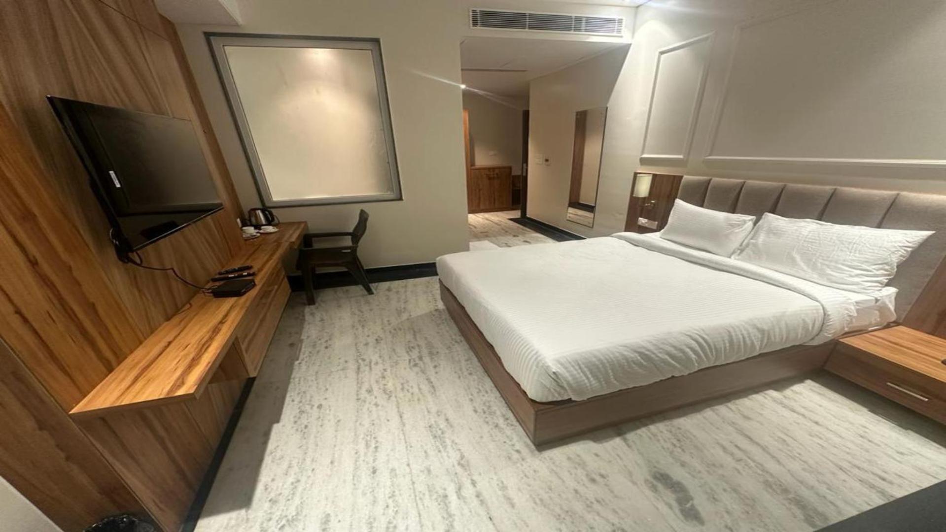 Saaj Mansion Hotel 3*