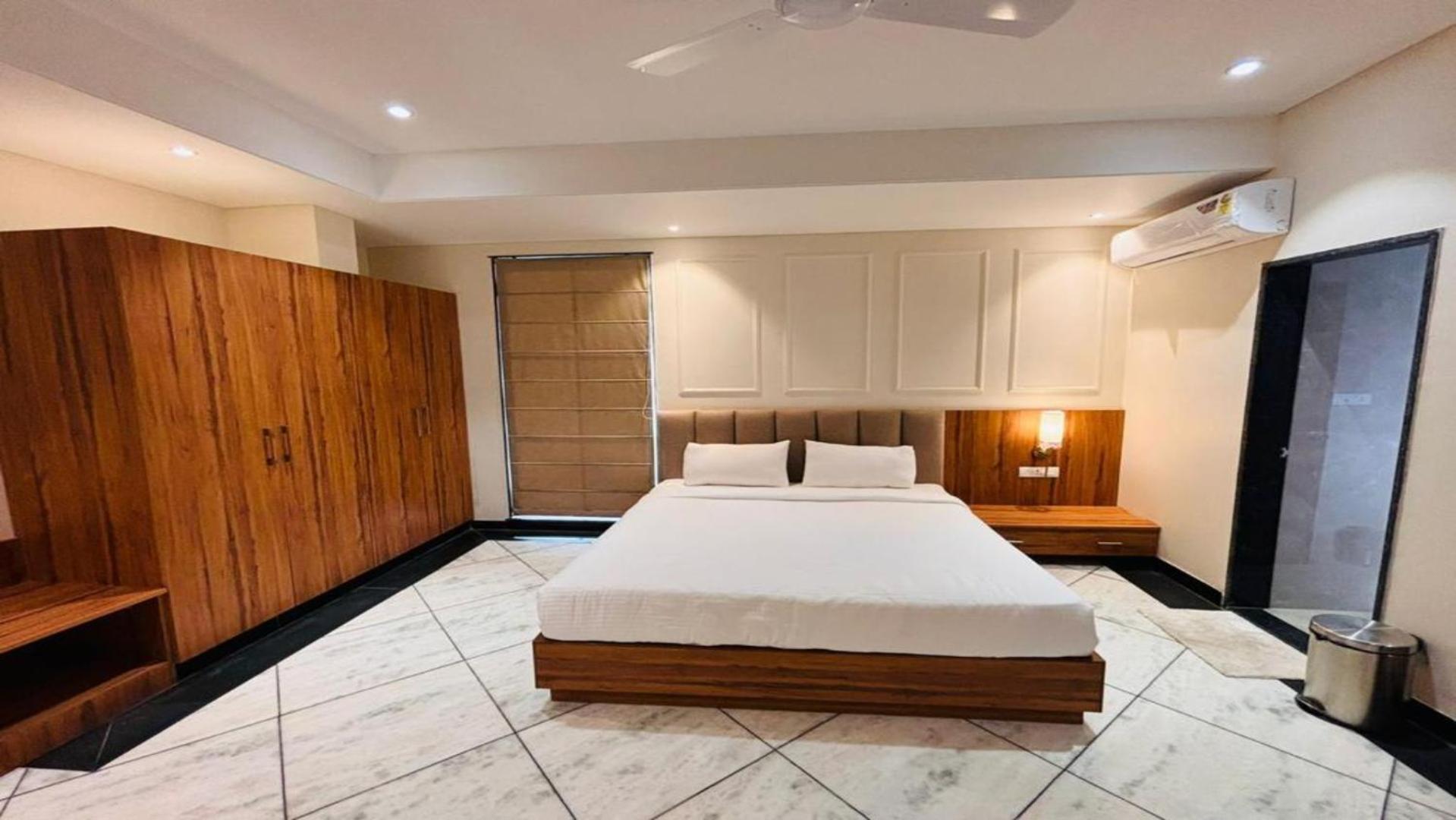 Saaj Mansion Hotel