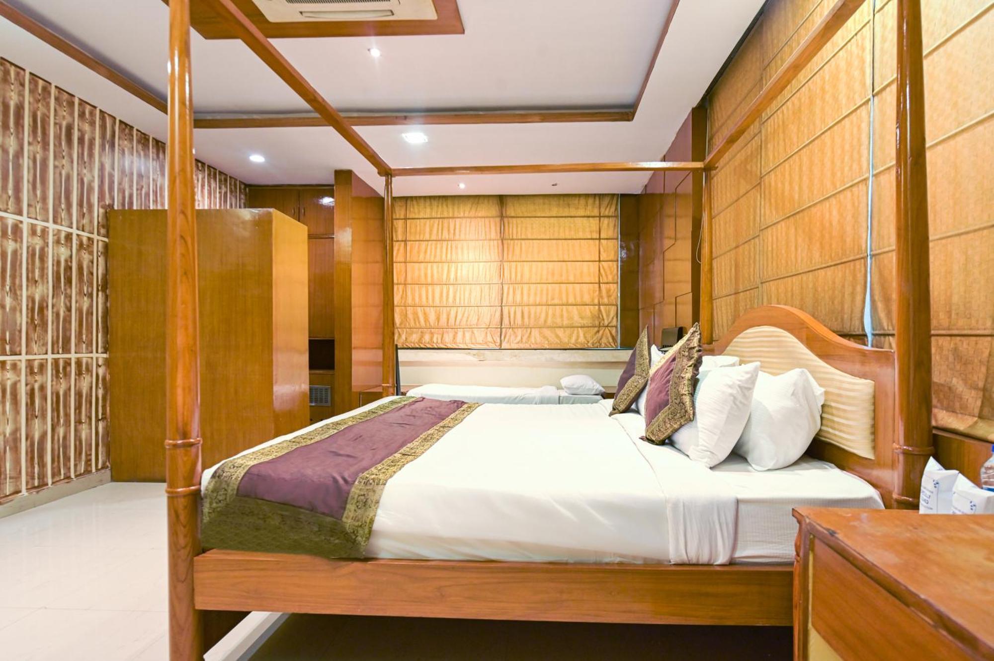 Resort The Byke Grassfield With Outdoor Pool, Shyam Nagar,