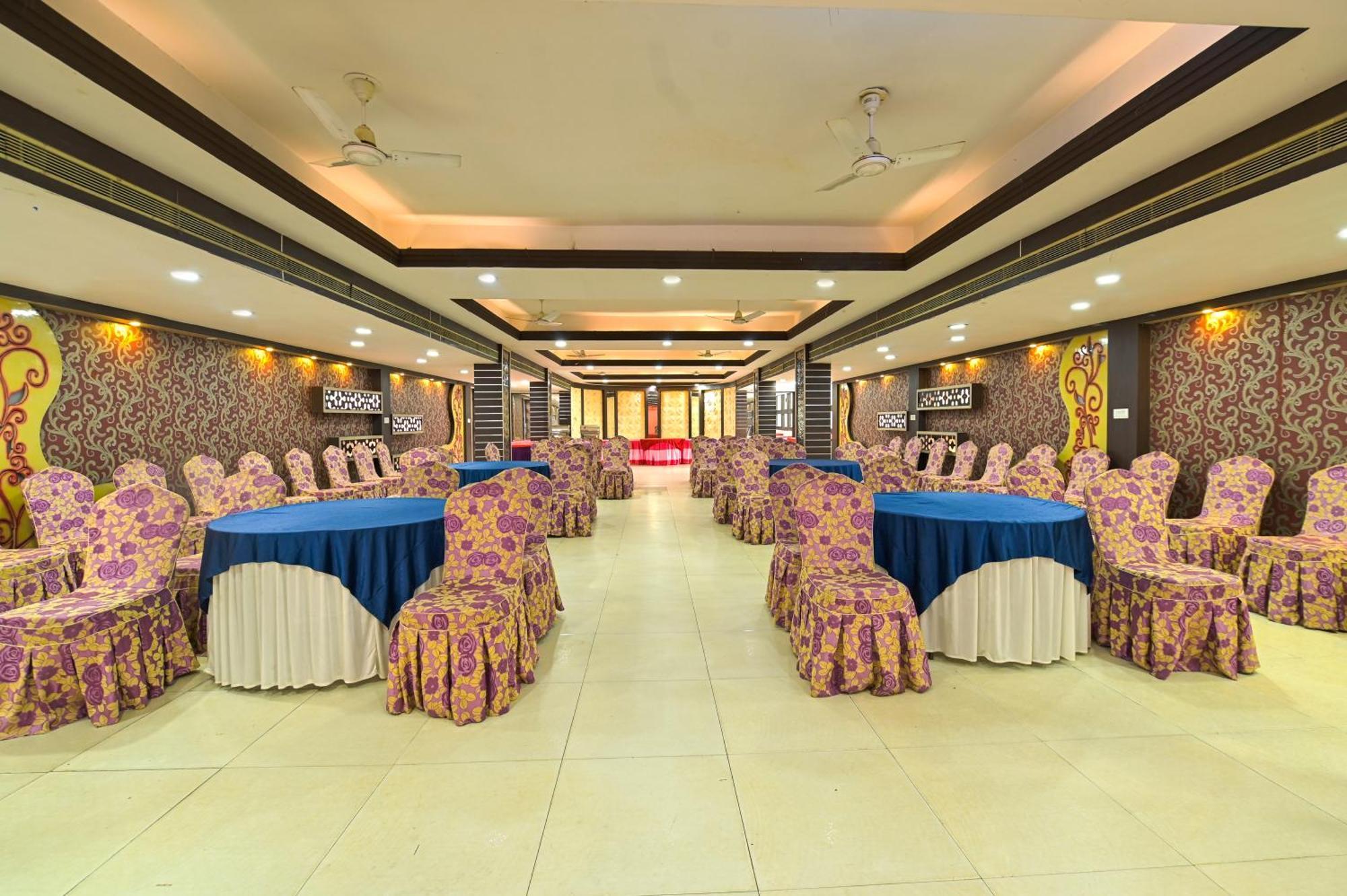 Resort The Byke Grassfield With Outdoor Pool, Shyam Nagar,