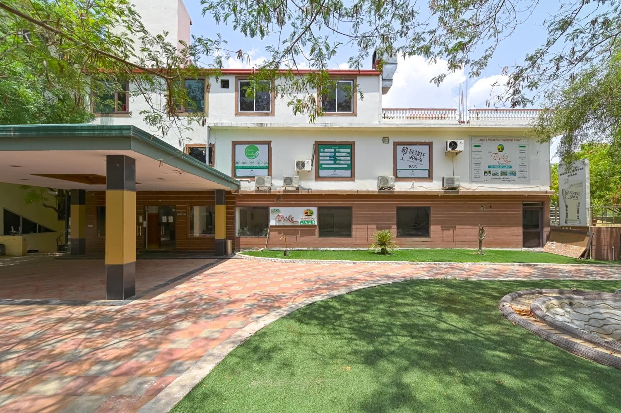Resort The Byke Grassfield With Outdoor Pool, Shyam Nagar, 4*