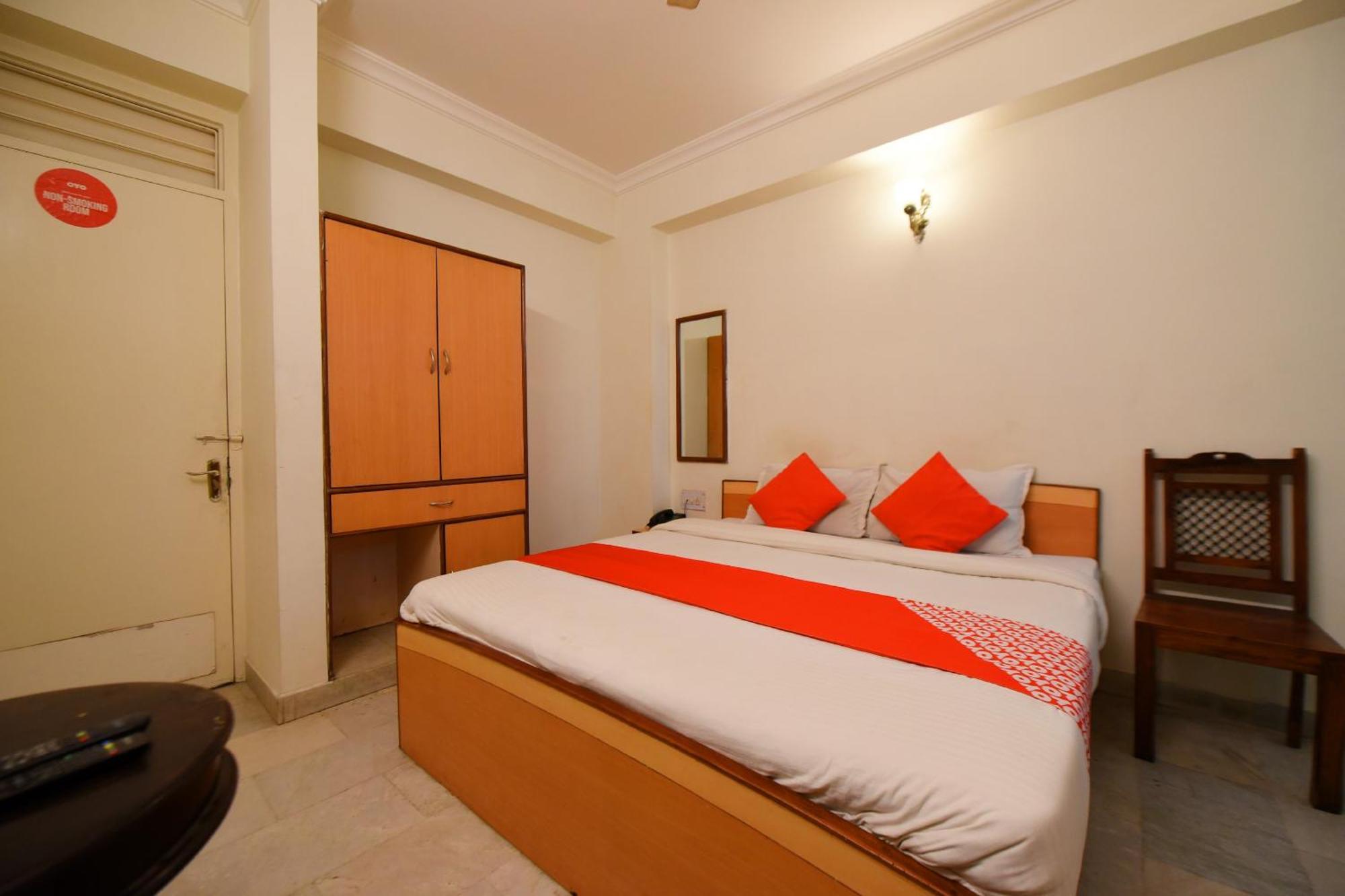 Oyo C M Regency *