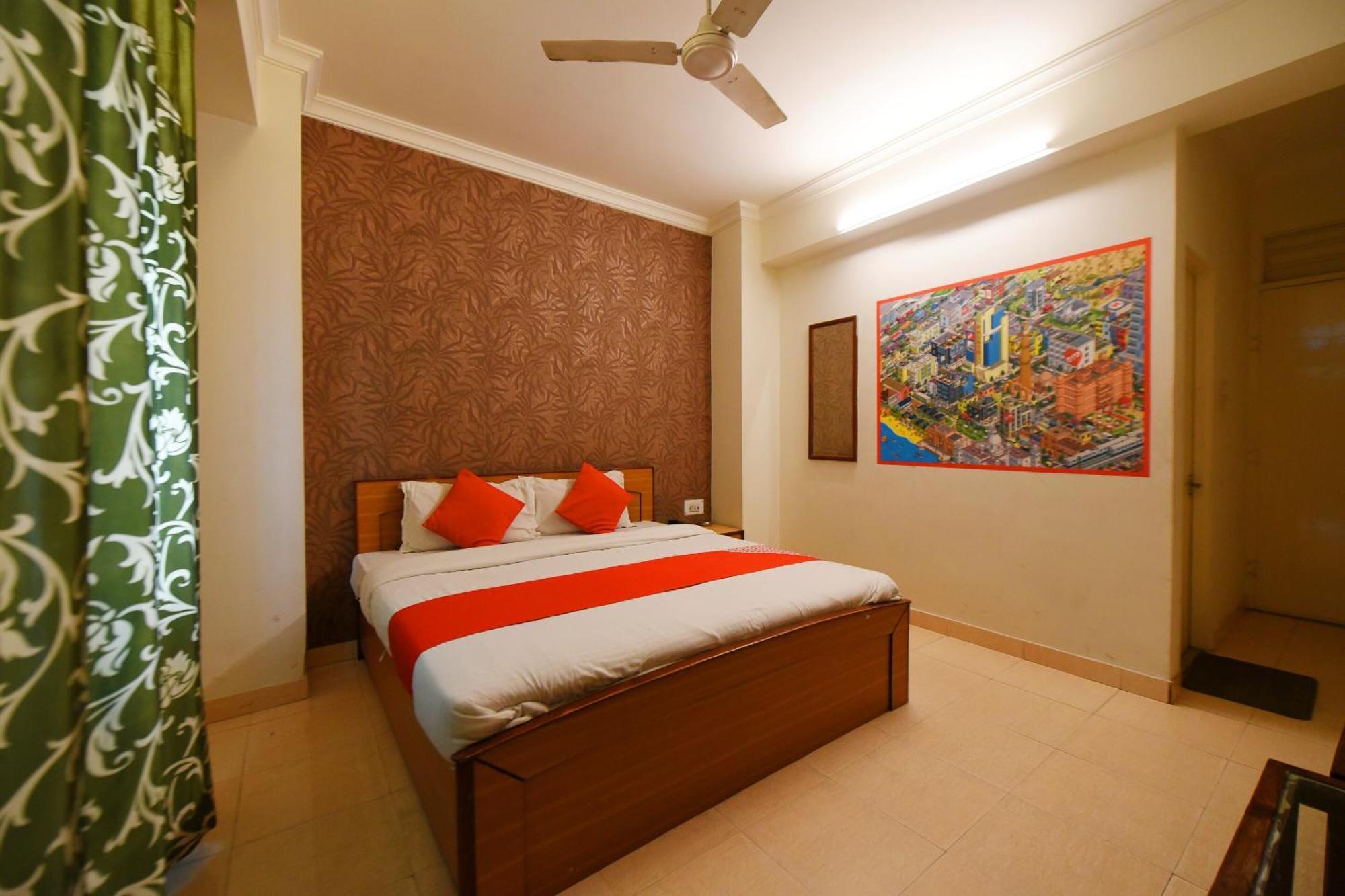 Hotel Oyo C M Regency