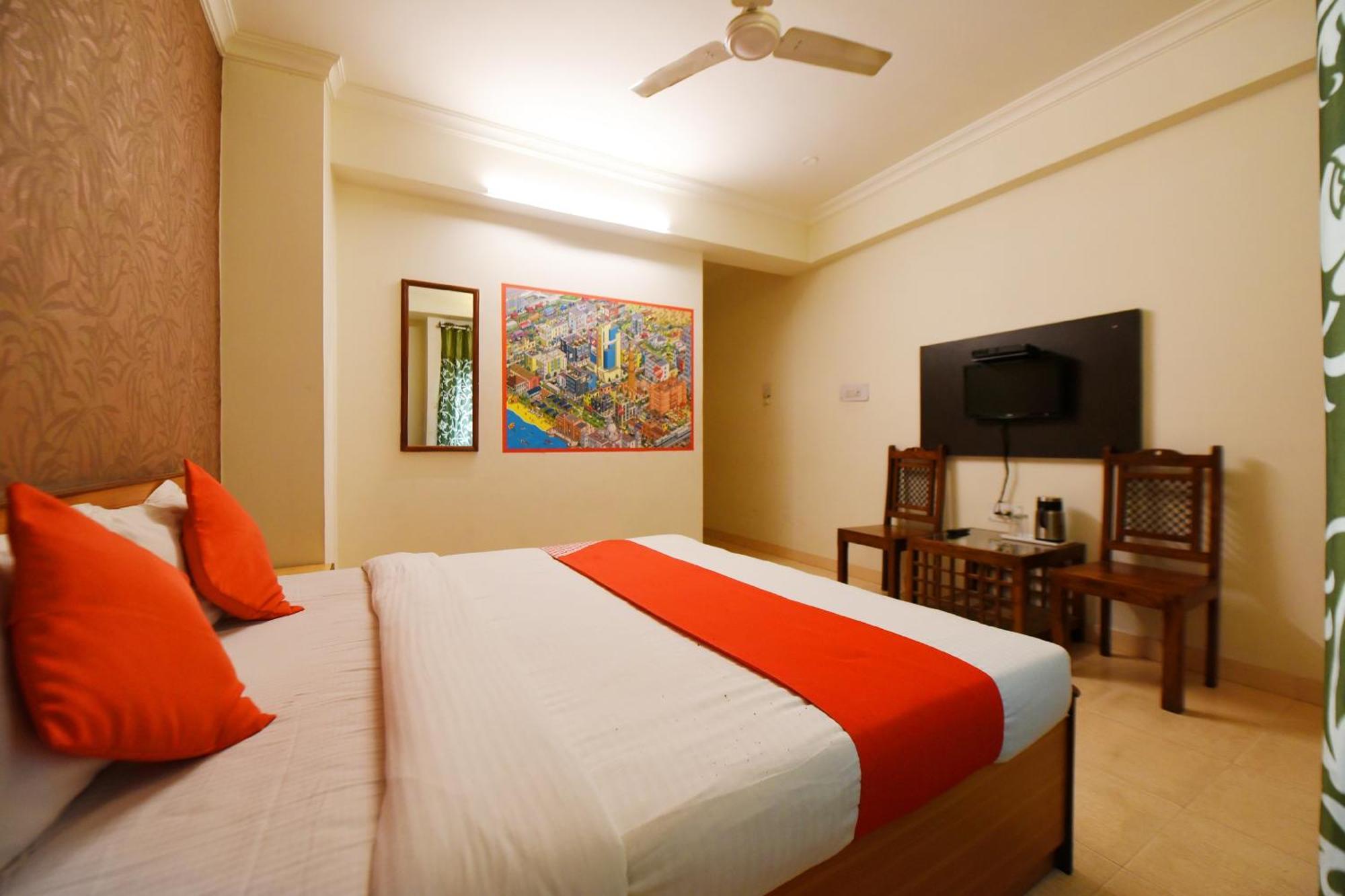 Oyo C M Regency Hotel *