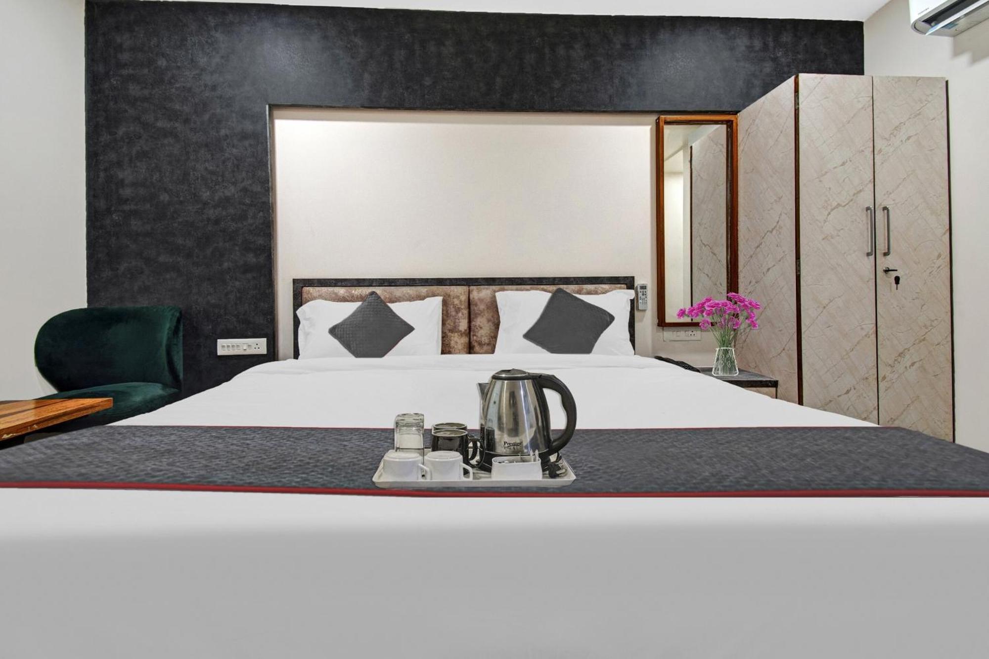 Townhouse Oak Rudra Hotel