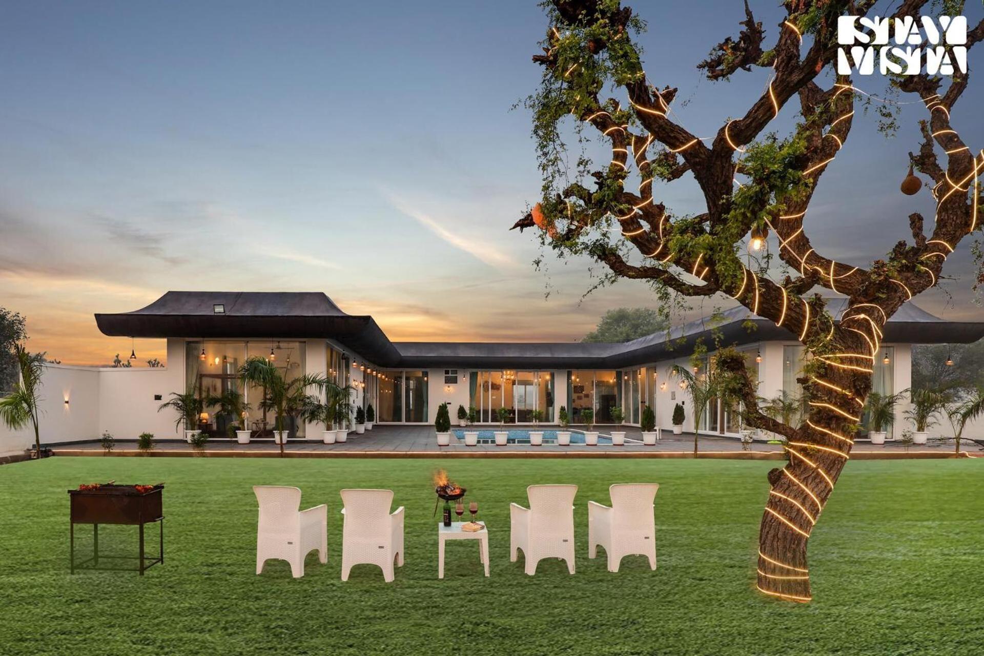 Stayvista's Kundan - Pet-friendly With Sprawling Lawn, Outdoor Pool Villa *