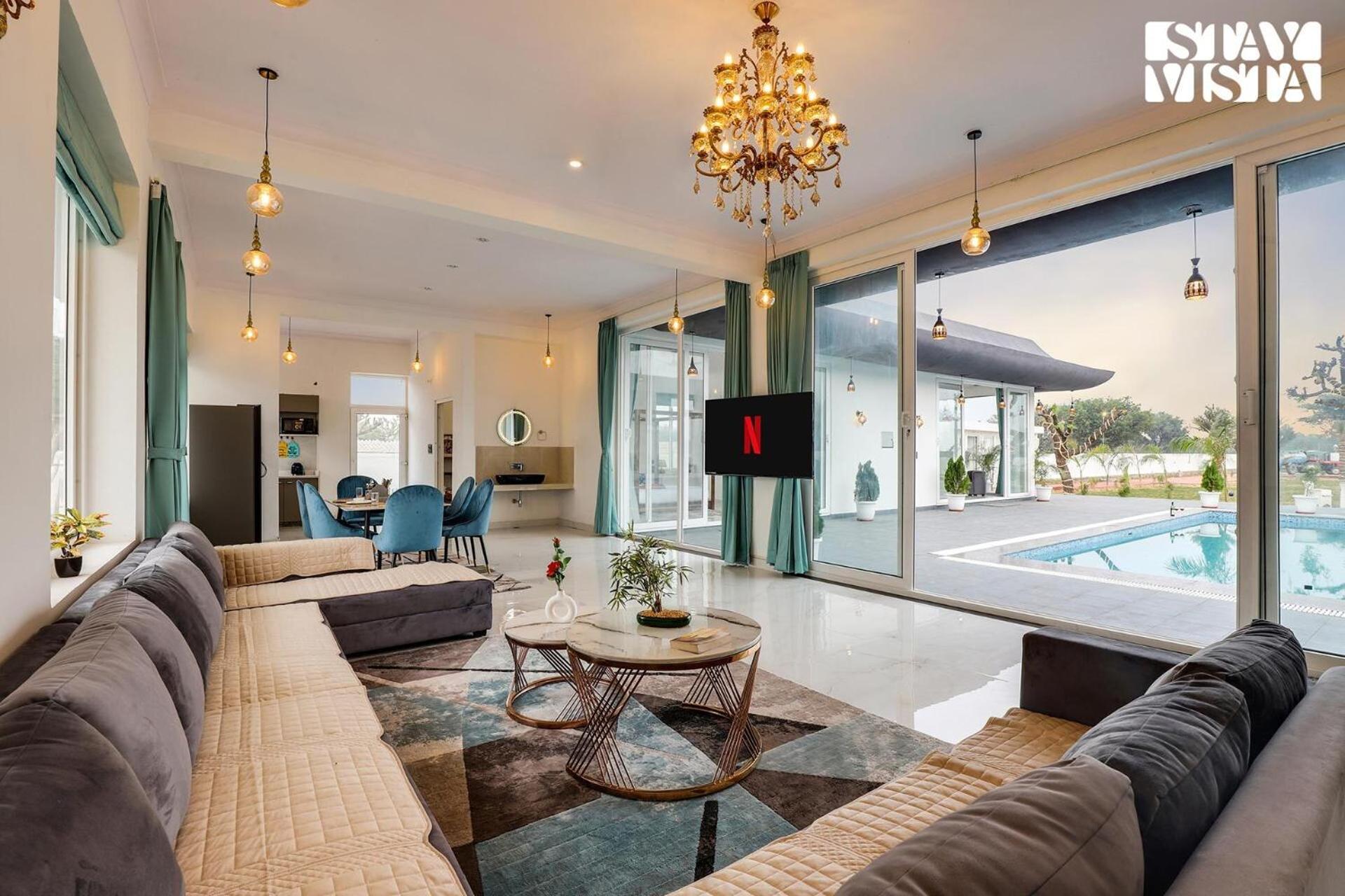 Stayvista's Kundan - Pet-friendly With Sprawling Lawn, Outdoor Pool * Jaipur
