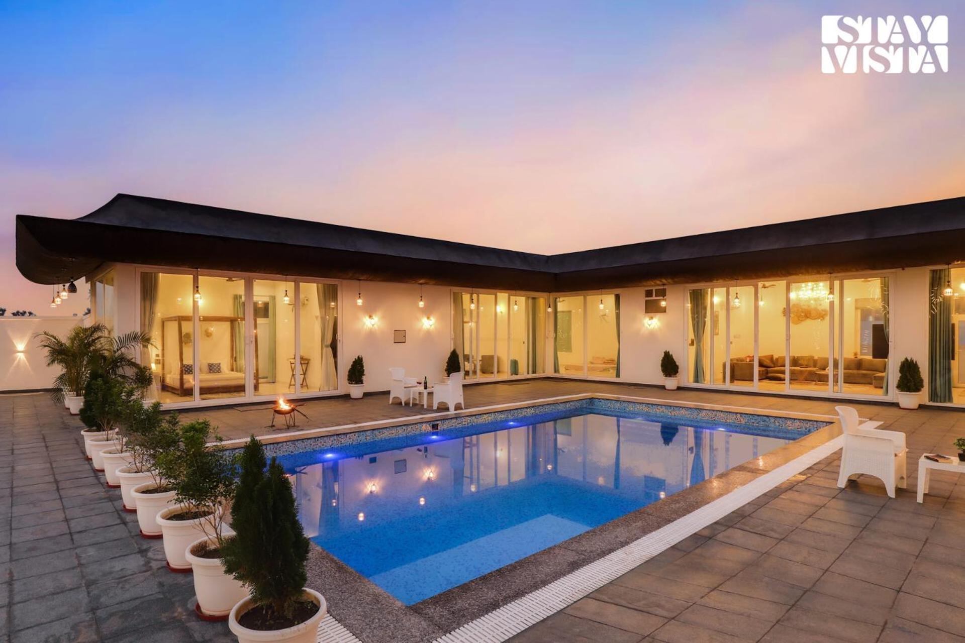 Stayvista's Kundan - Pet-friendly With Sprawling Lawn, Outdoor Pool * Jaipur