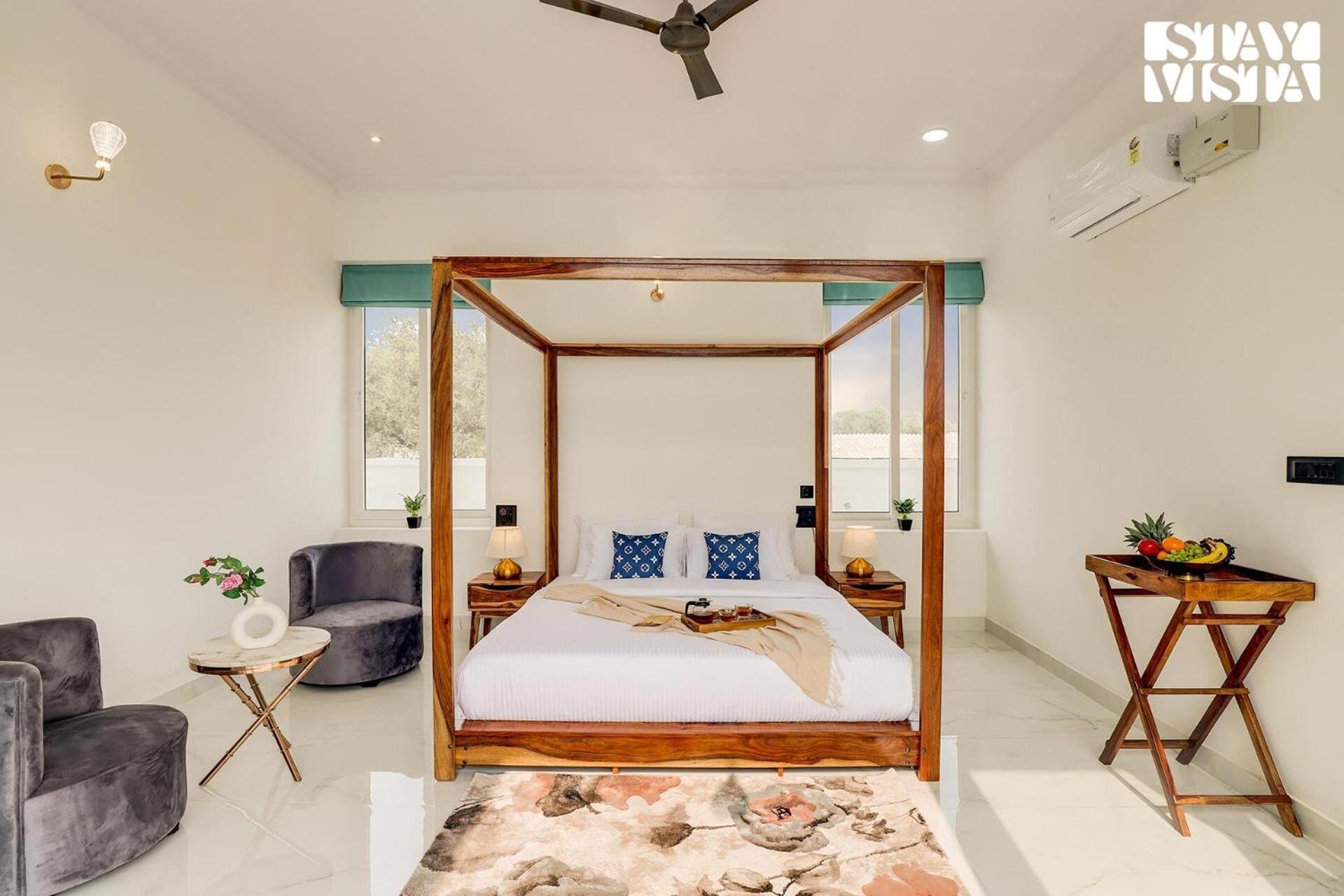 Stayvista's Kundan - Pet-friendly With Sprawling Lawn, Outdoor Pool