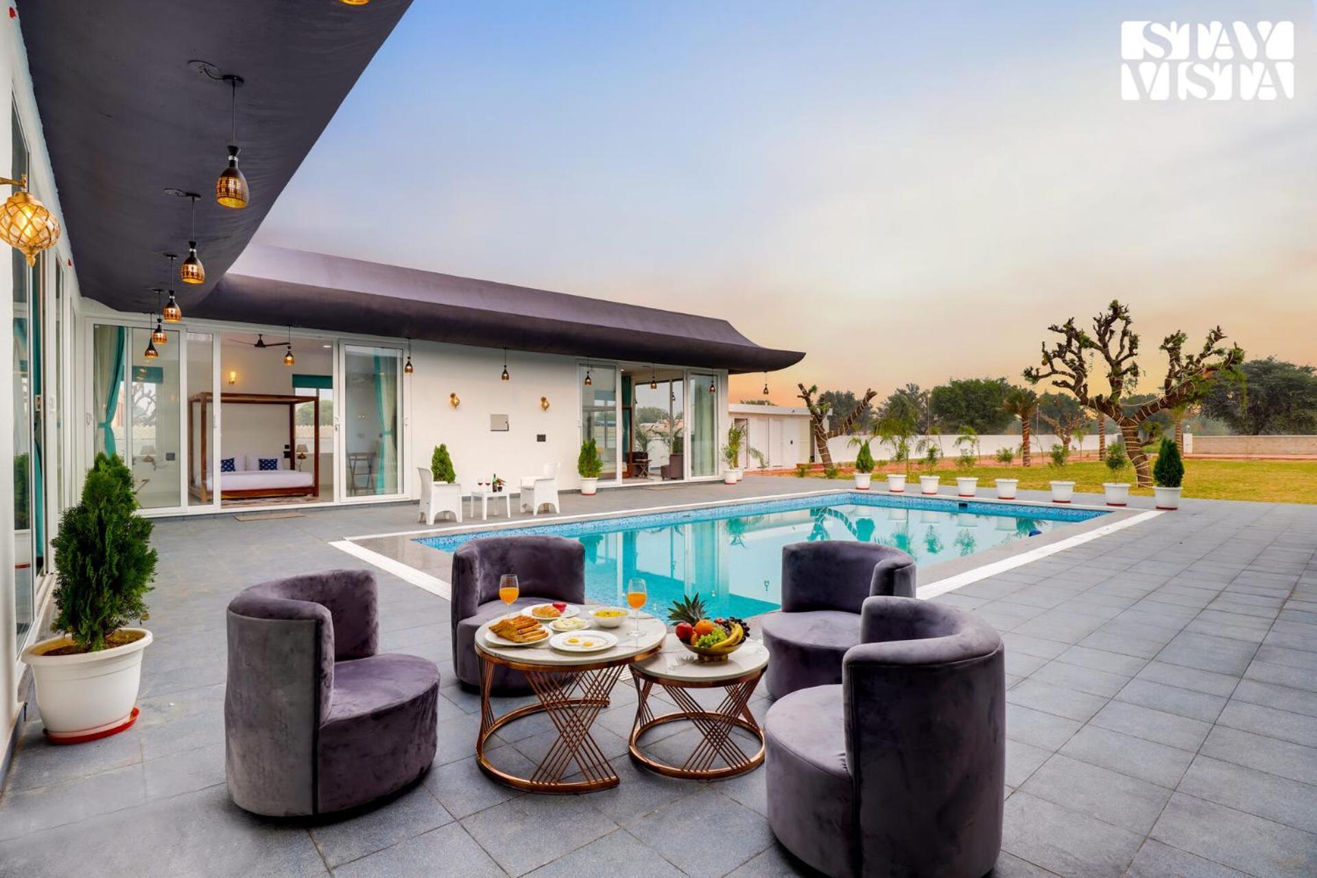 Villa Stayvista's Kundan - Pet-friendly With Sprawling Lawn, Outdoor Pool Jaipur