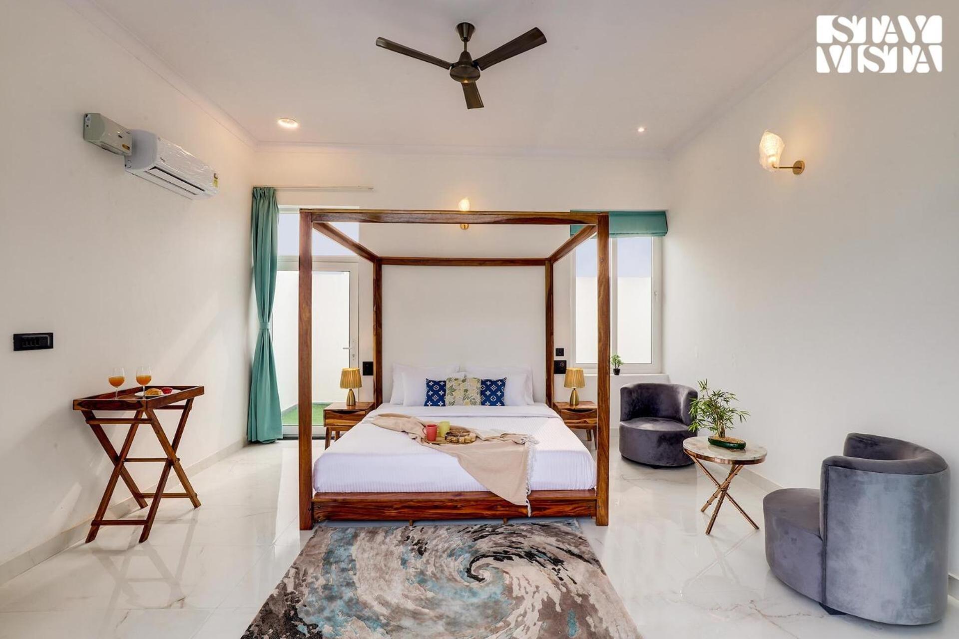 Stayvista's Kundan - Pet-friendly With Sprawling Lawn, Outdoor Pool Villa Jaipur