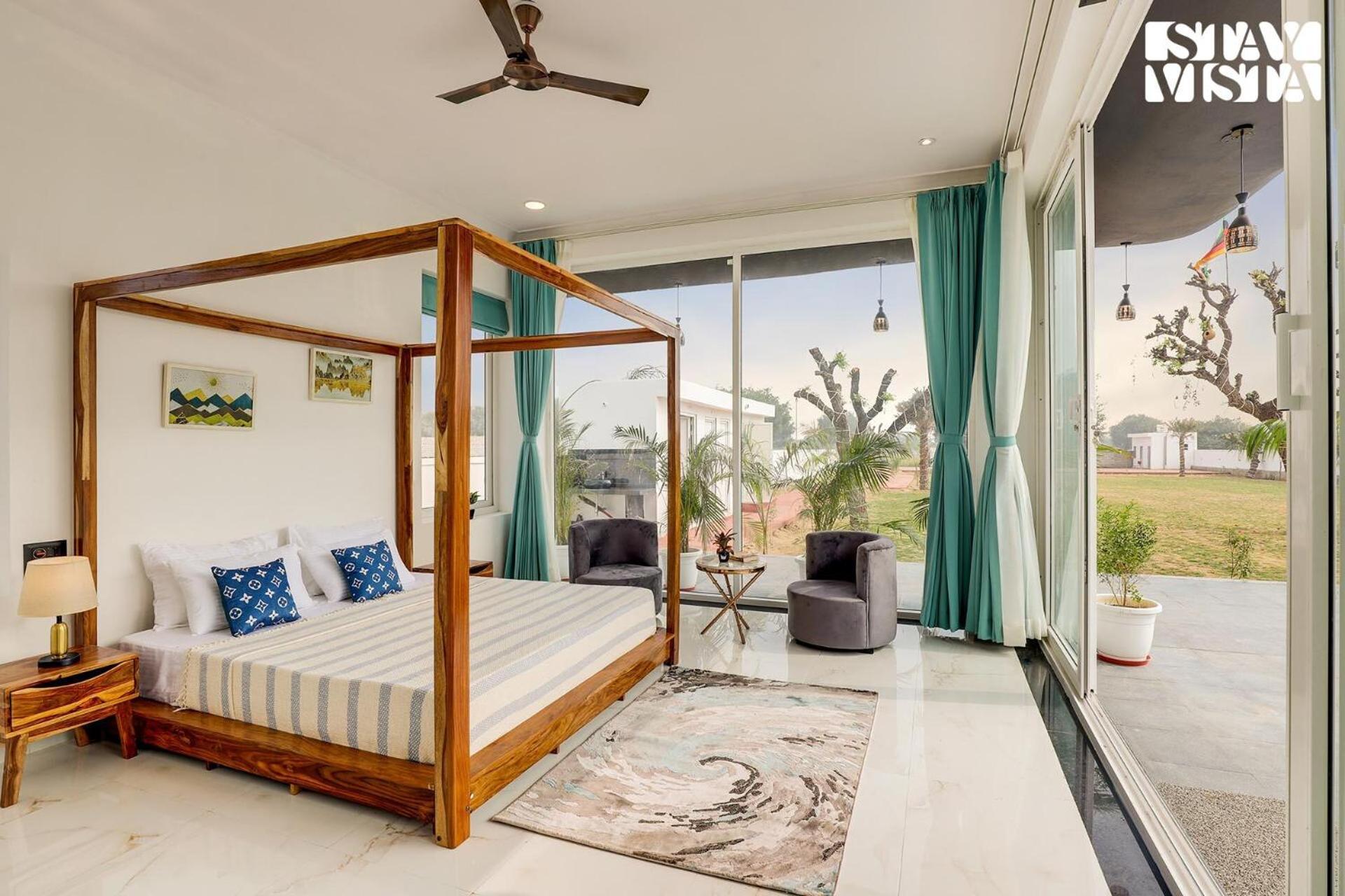 Stayvista's Kundan - Pet-friendly With Sprawling Lawn, Outdoor Pool Villa
