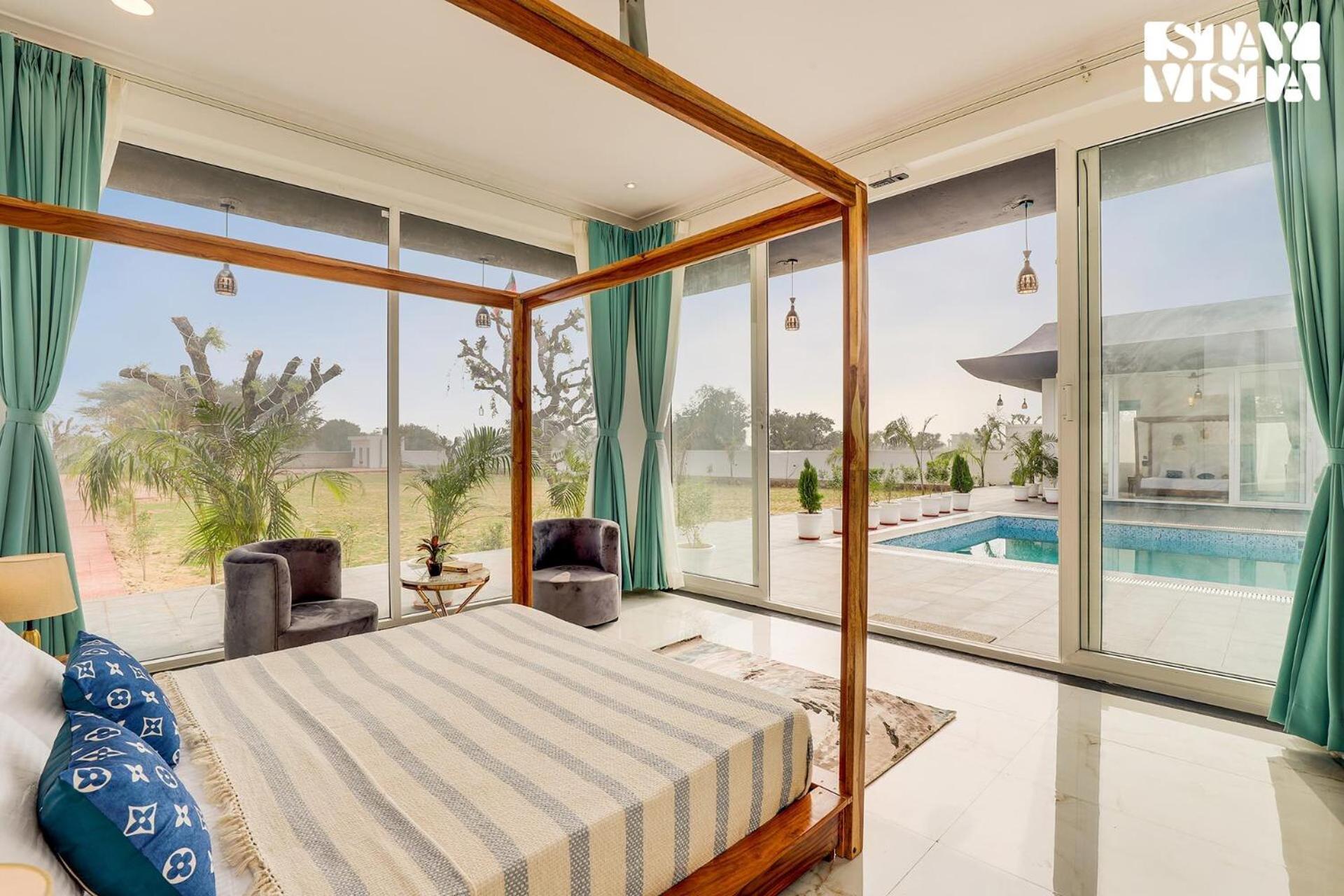 Stayvista's Kundan - Pet-friendly With Sprawling Lawn, Outdoor Pool Villa *