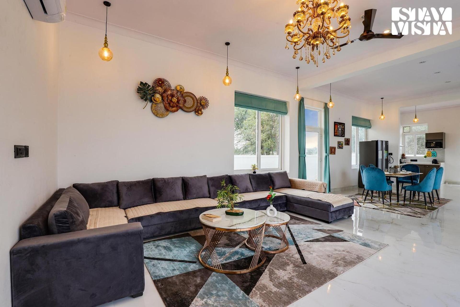 Stayvista's Kundan - Pet-friendly With Sprawling Lawn, Outdoor Pool Villa Jaipur