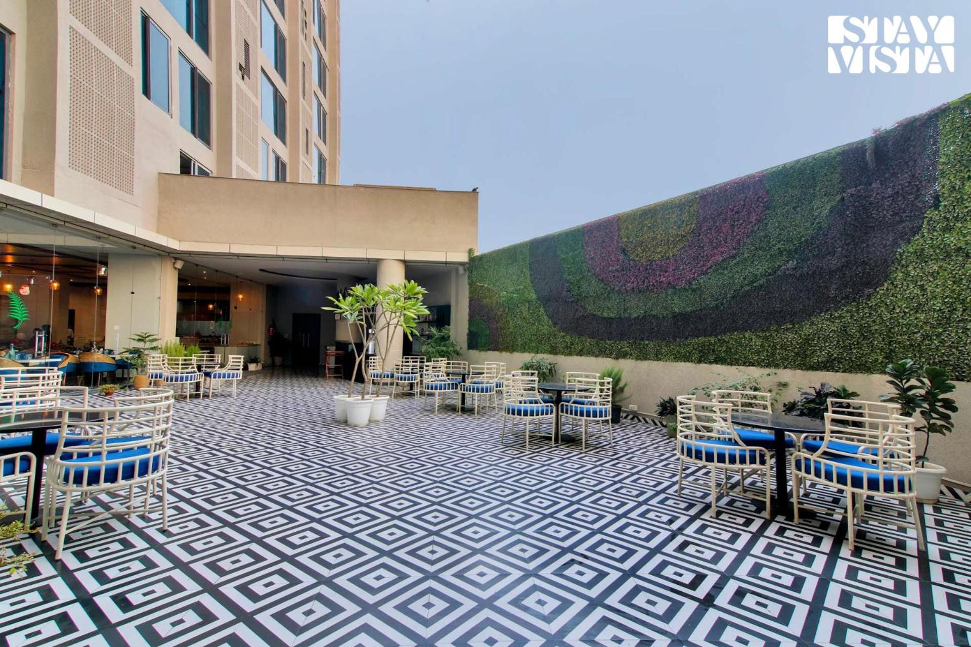 Stayvista's Skyline - Urban Oasis With Terrace, Gym & Bar