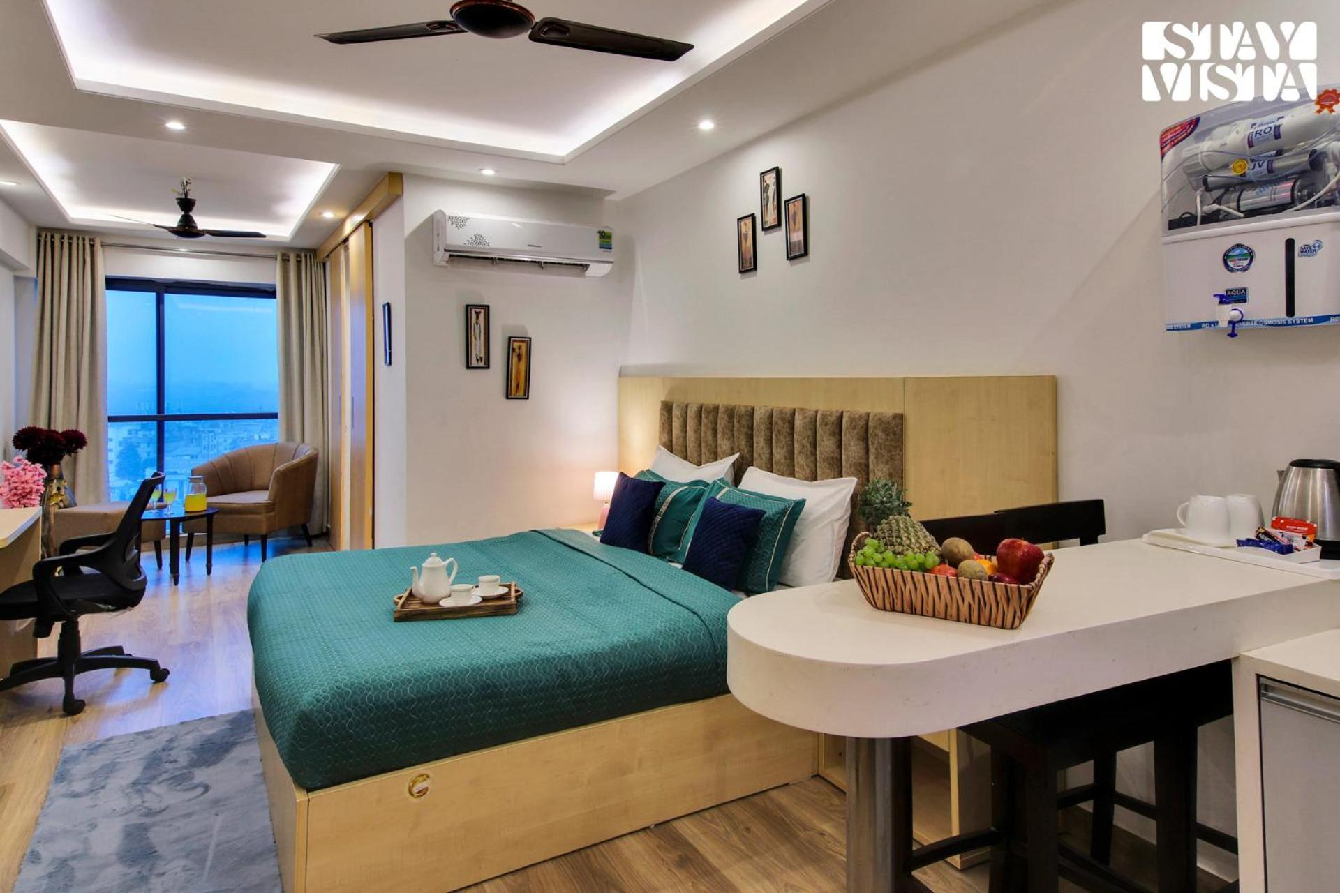 Apartment Stayvista's Skyline - Urban Oasis With Terrace, Gym & Bar