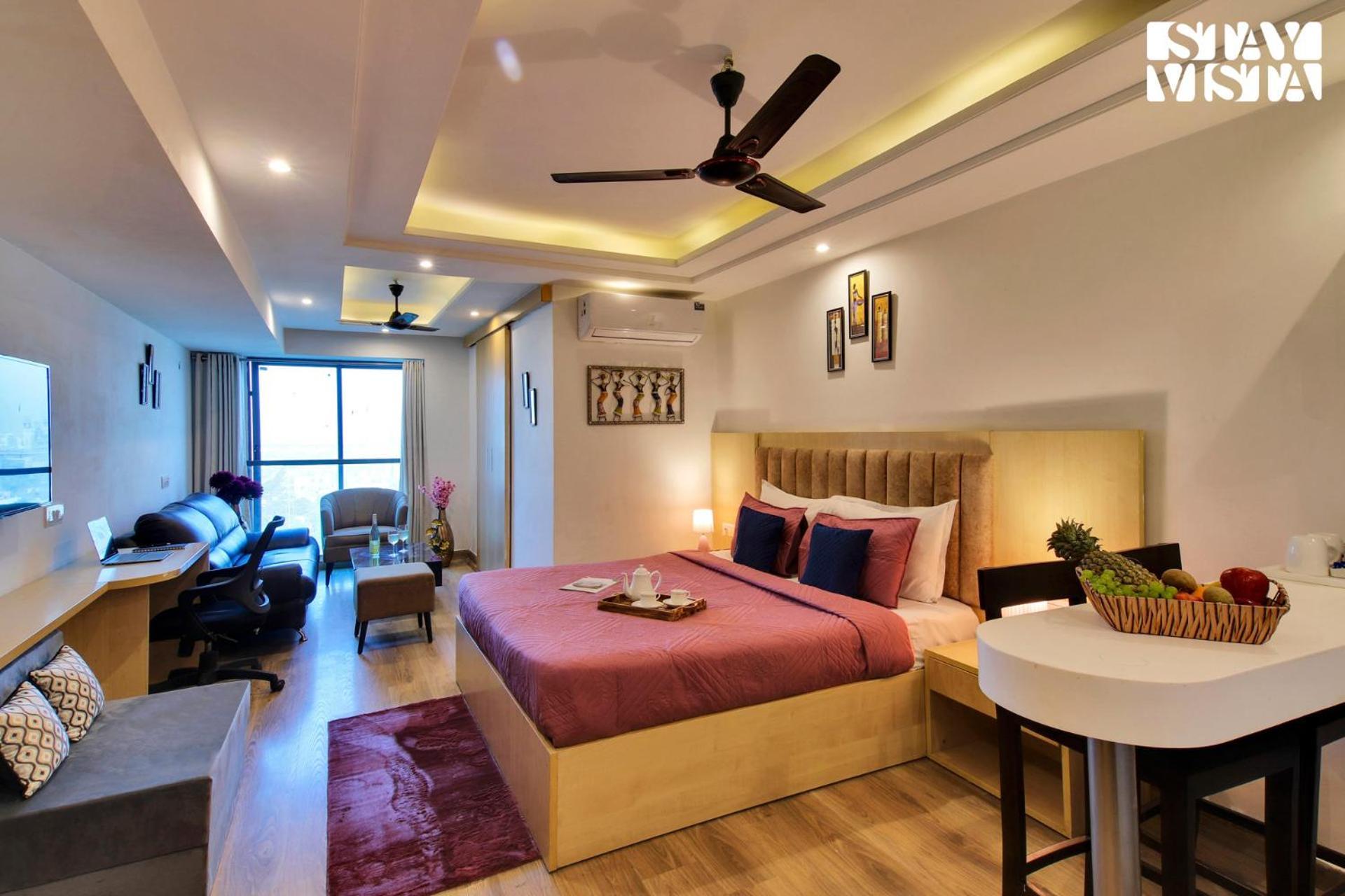 Apartment Stayvista's Skyline - Urban Oasis With Terrace, Gym & Bar *