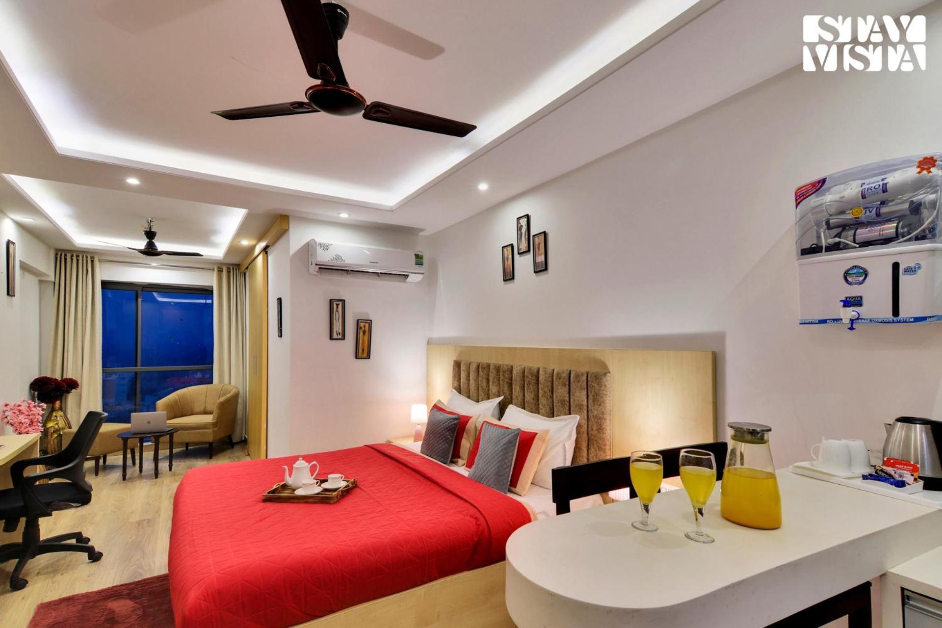Apartment Stayvista's Skyline - Urban Oasis With Terrace, Gym & Bar